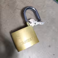 قفل آویز سایز 63 رنگ طلایی