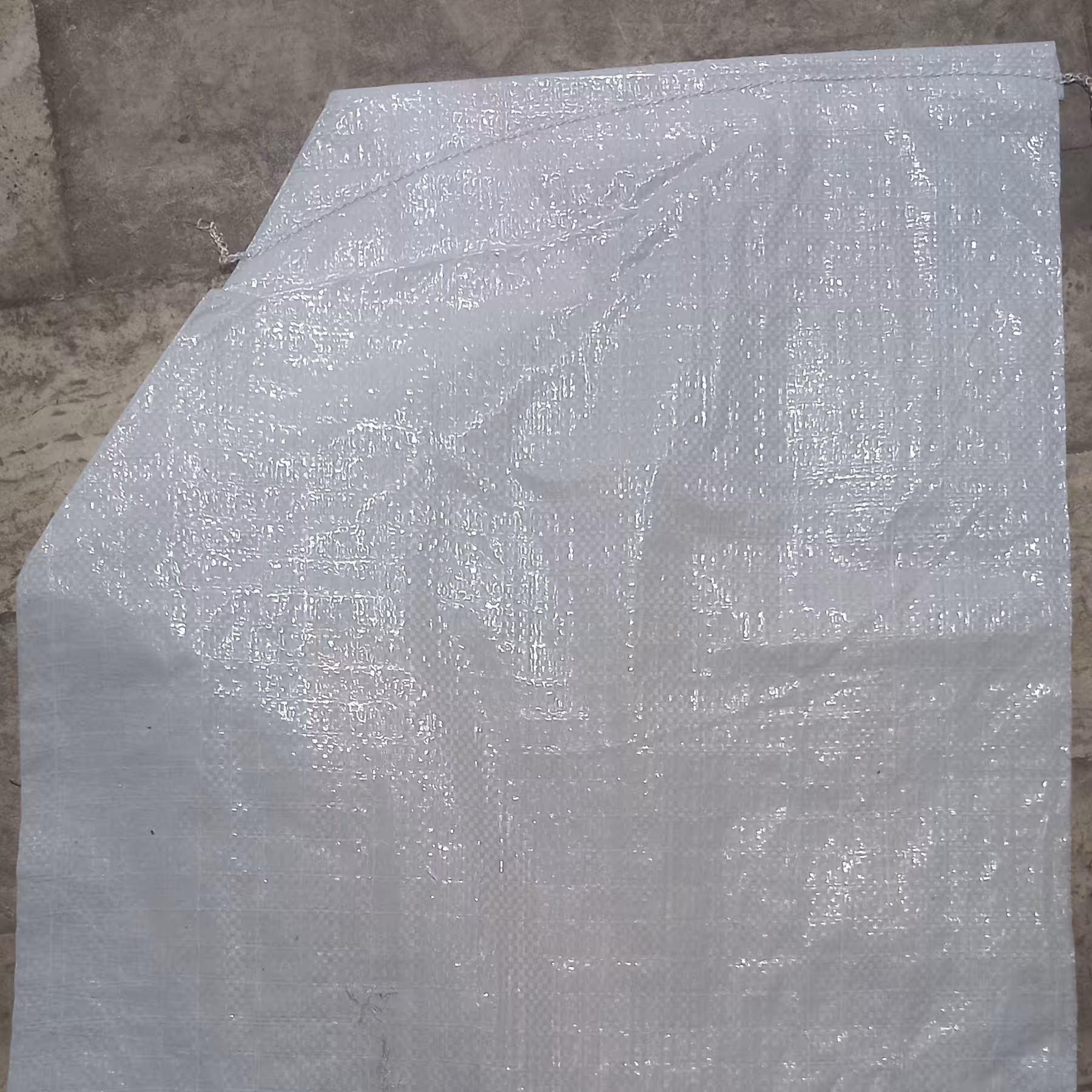 گونی سفید ، سایز 50در70 ، بسته بندی 50 تایی وزن هر بسته حدود 2 کیلوگرم