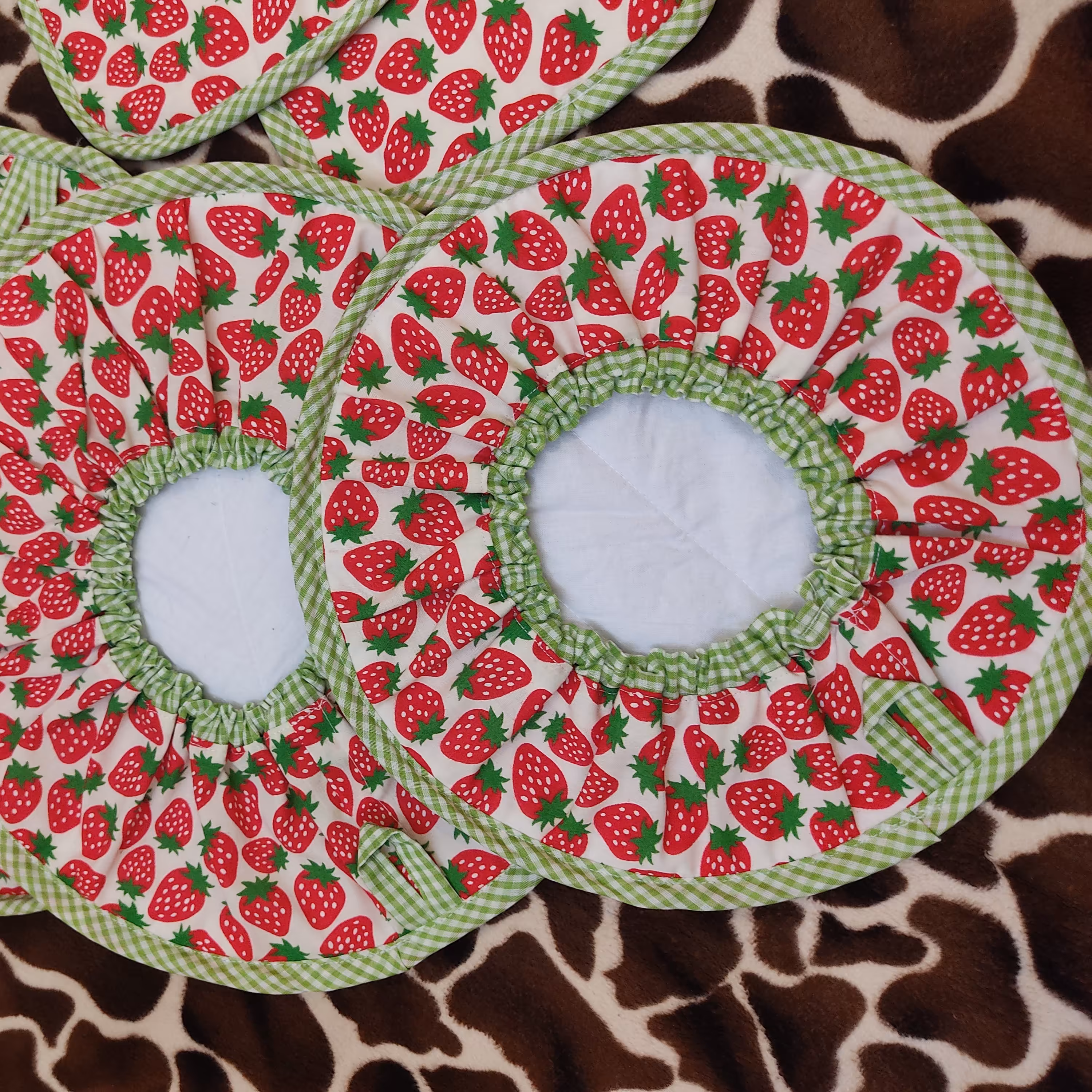 ست 3 عددی دمکنی و دستگیره توت فرنگی