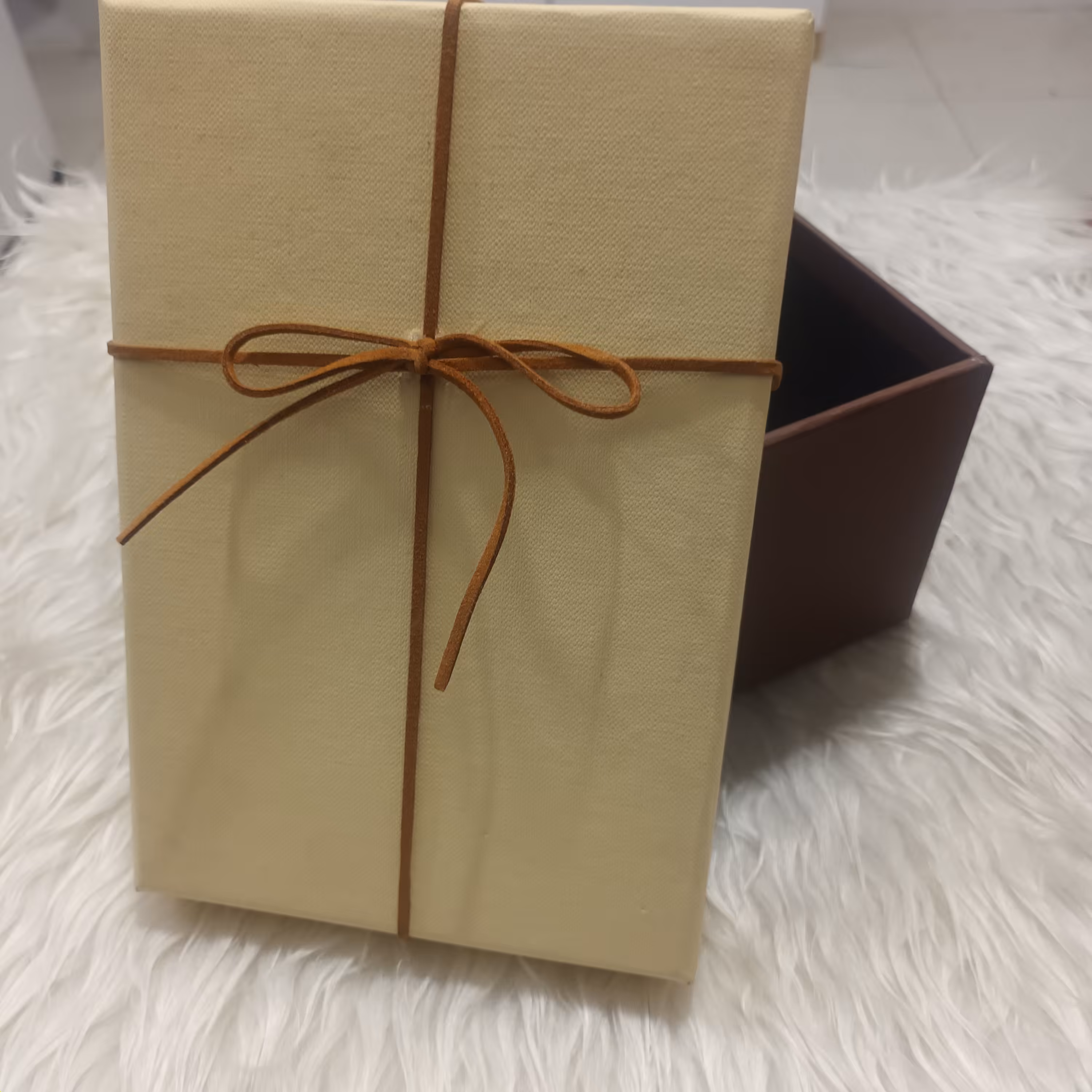 جعبه کادویی کرم پاپیونی سایز بزرگ (ابعاد در توضیحات)