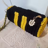 جامدادی دستبافت مکرومه ی اعلا  دو رنگ مشکی و زرد استوانه ای  