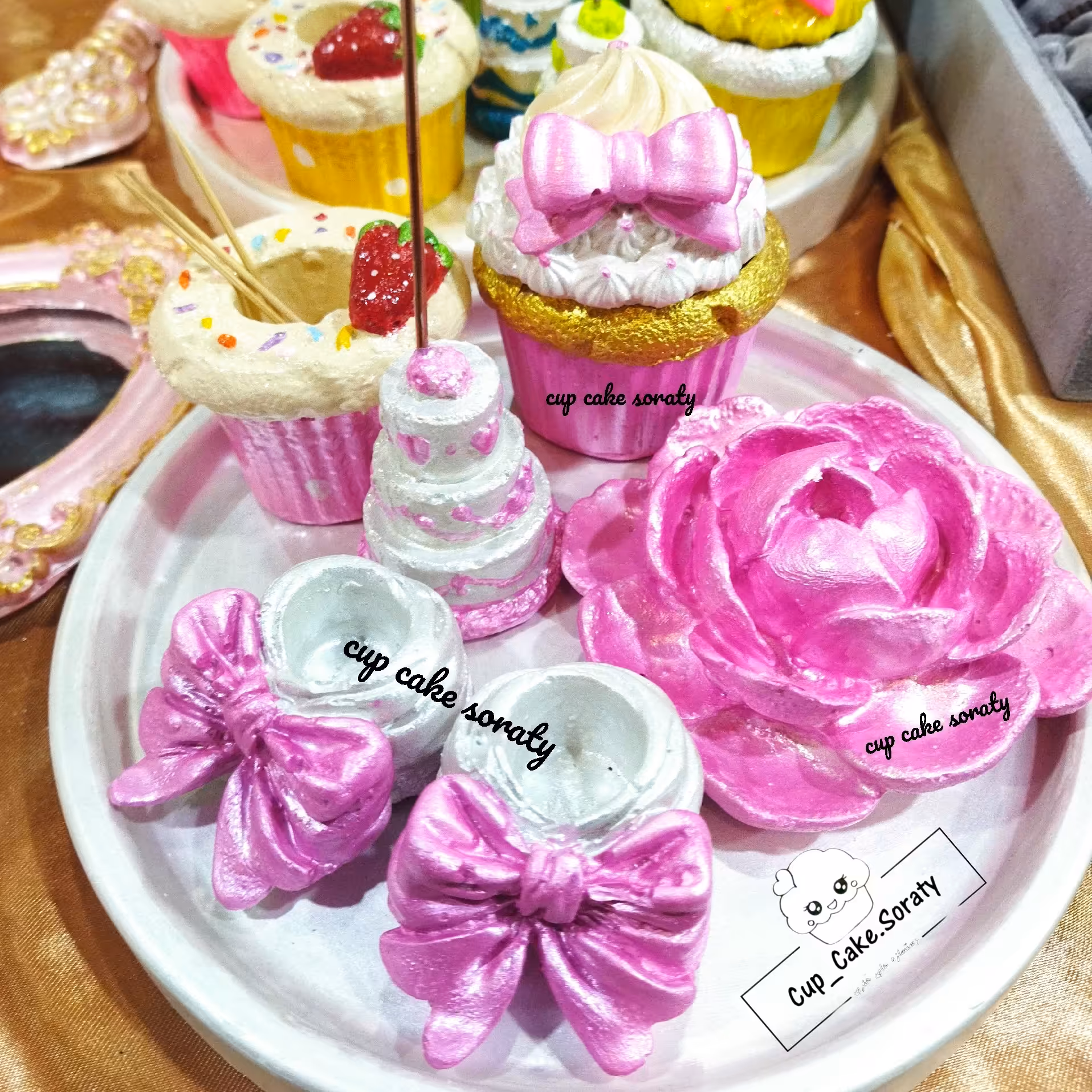 دکوری و کادویی ست کاپ کیکی صورتی