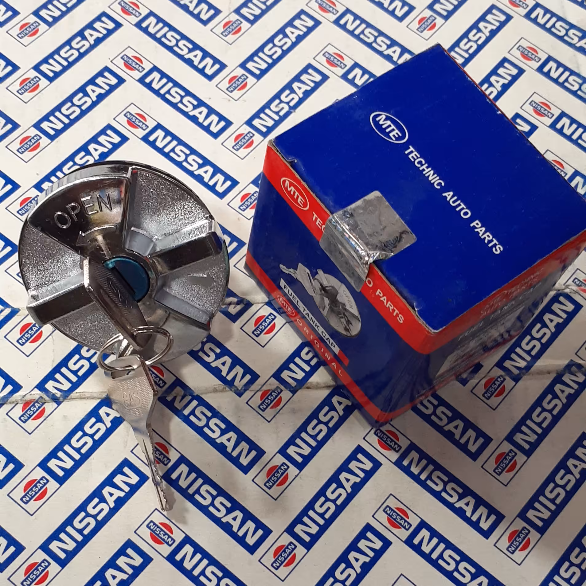 درب باک سوئیچ خور قفل دار مناسب انواع پاترول و تویوتا 