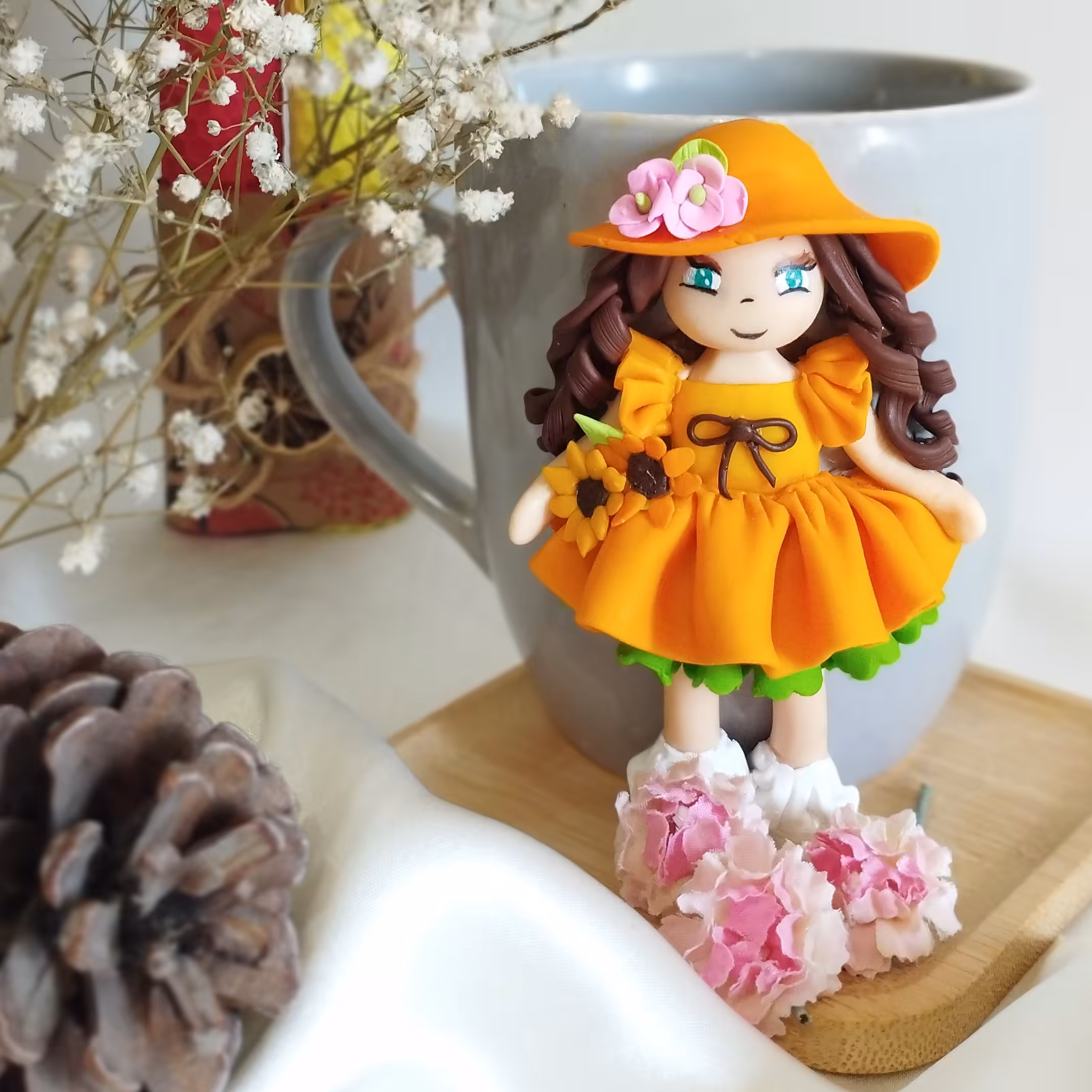 ماگ فانتزی دخترانه ساخته  شده با خمیر پلیمری 