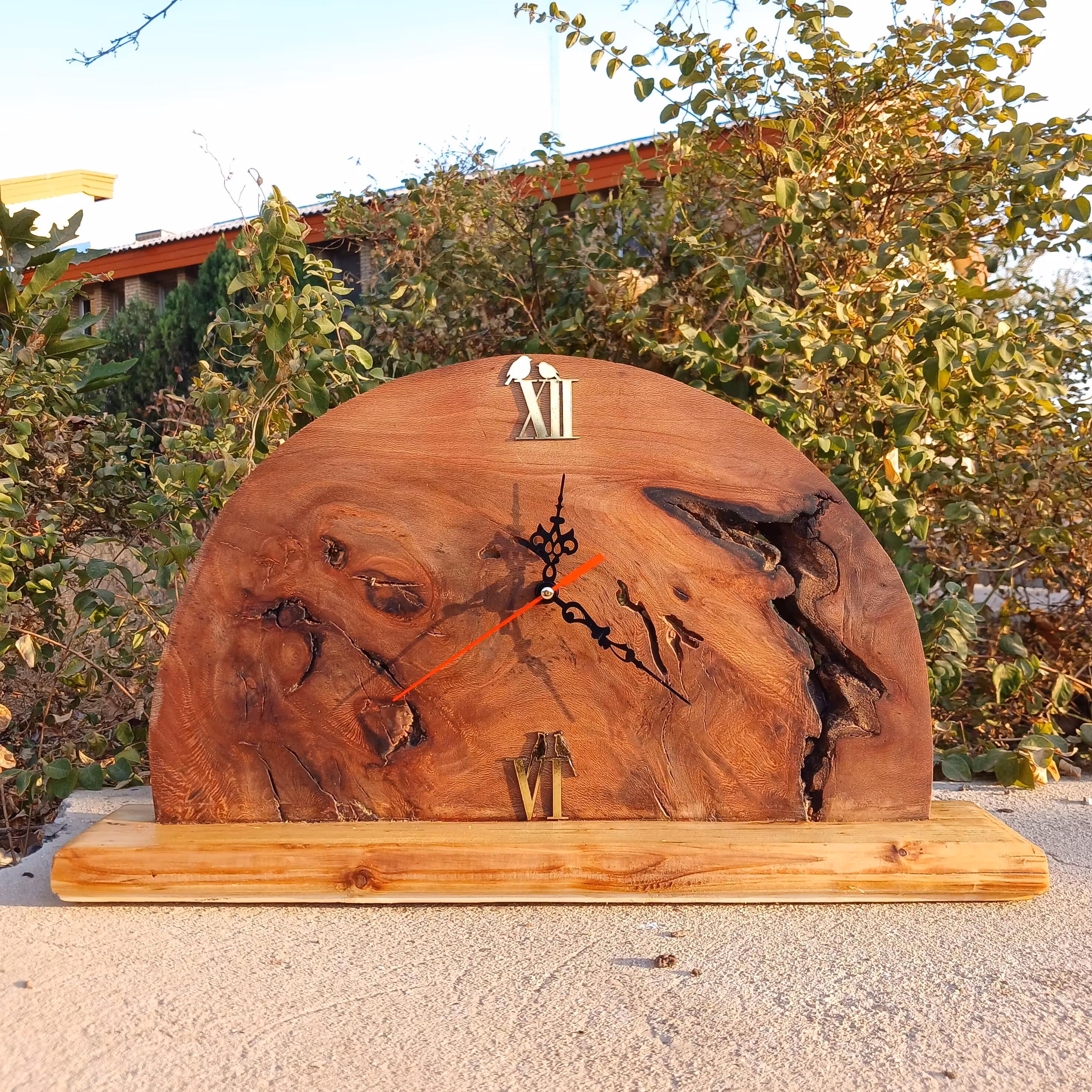 ساعت چوبی رو میزی نیم حلال چوب چنار