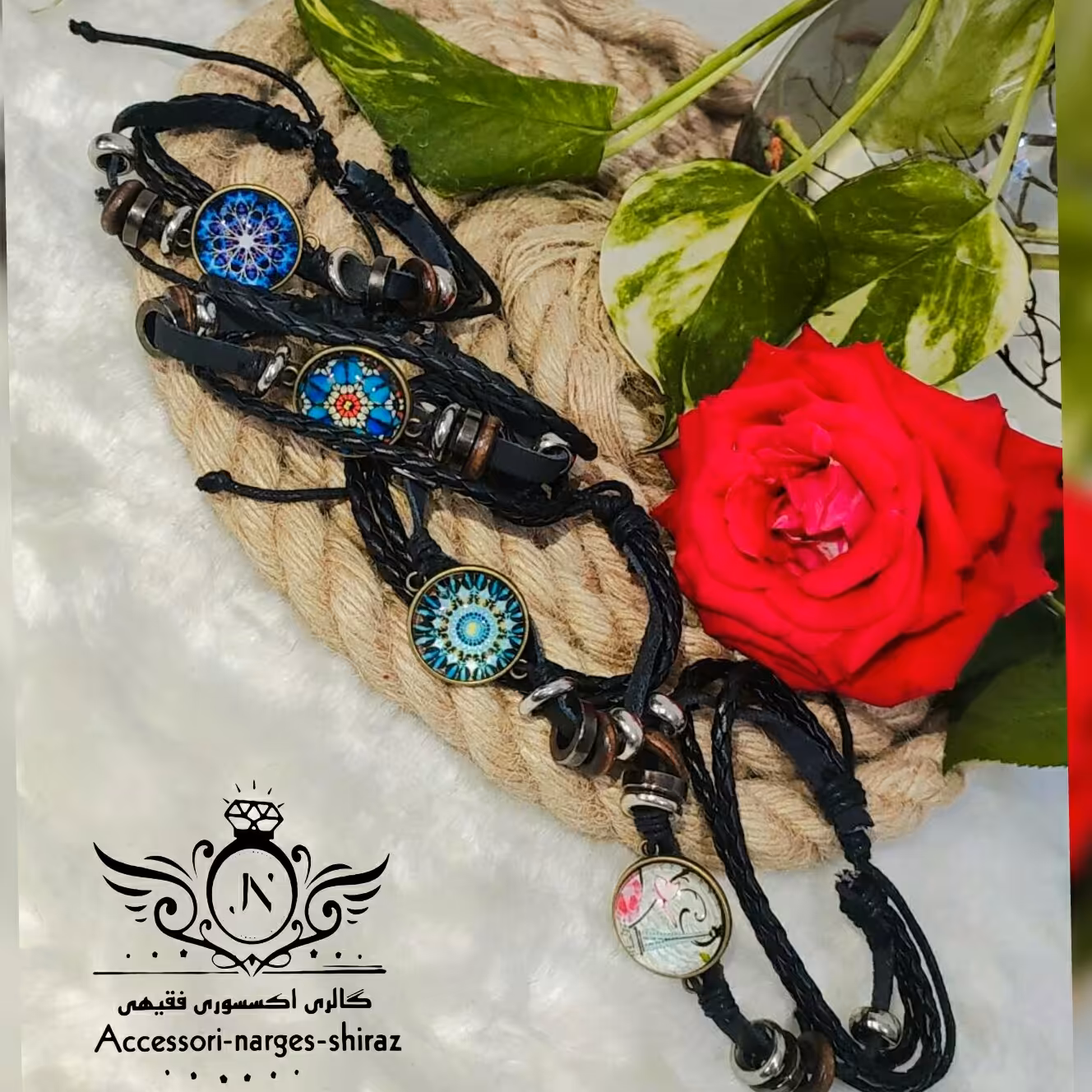 دستبند چرم  کار شده با روژین جذاب 