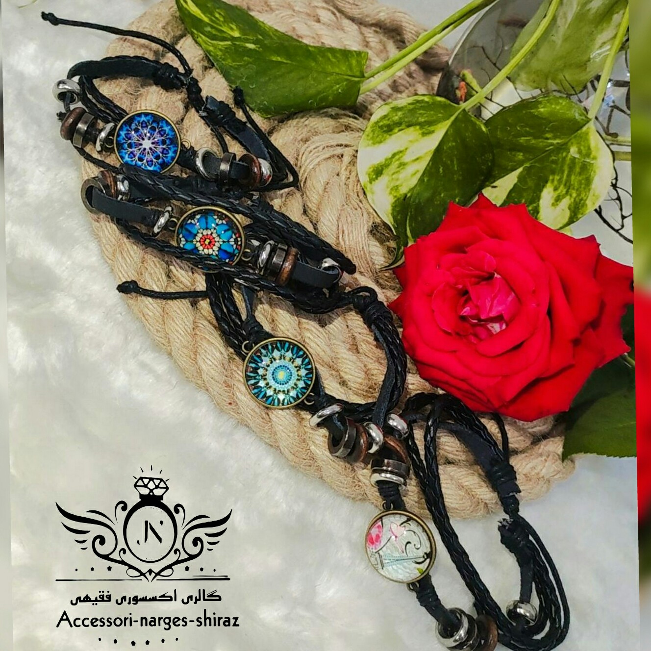 دستبند چرم  کار شده با روژین جذاب