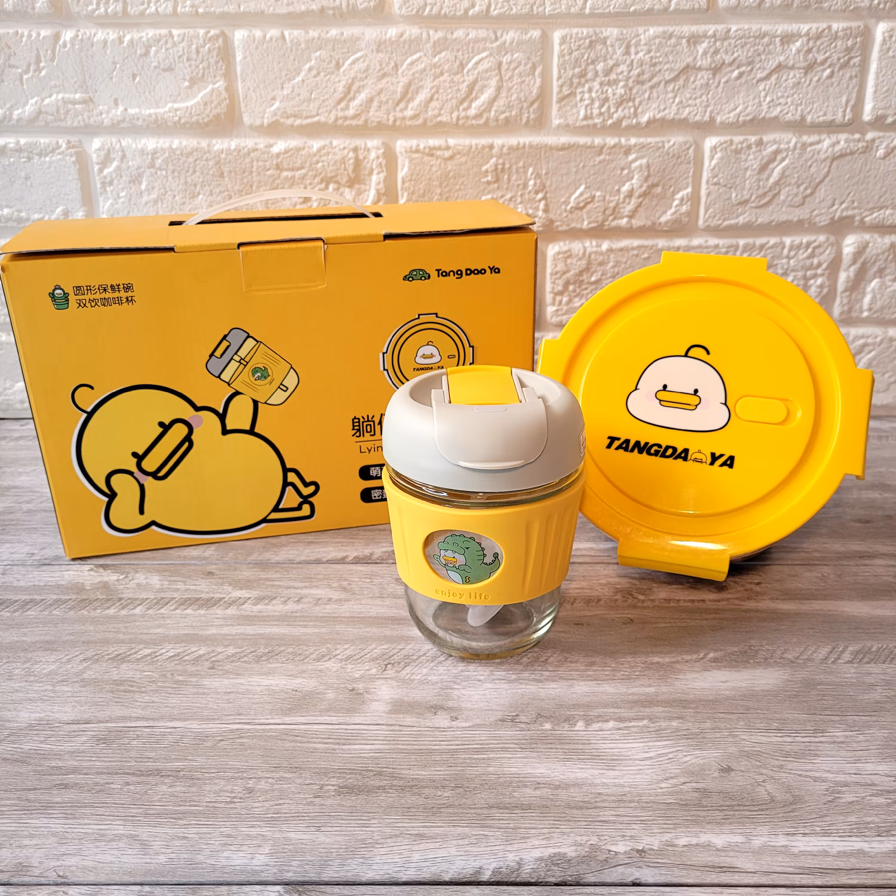 باکس کادویی کودک شامل تراول ماگ پیرکس و ظرف غذای پیرکس مناسب هدیه