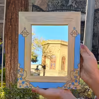 آینه چوبی سایز20 در25  مزین به هنر تذهیب قابل آویز شدن