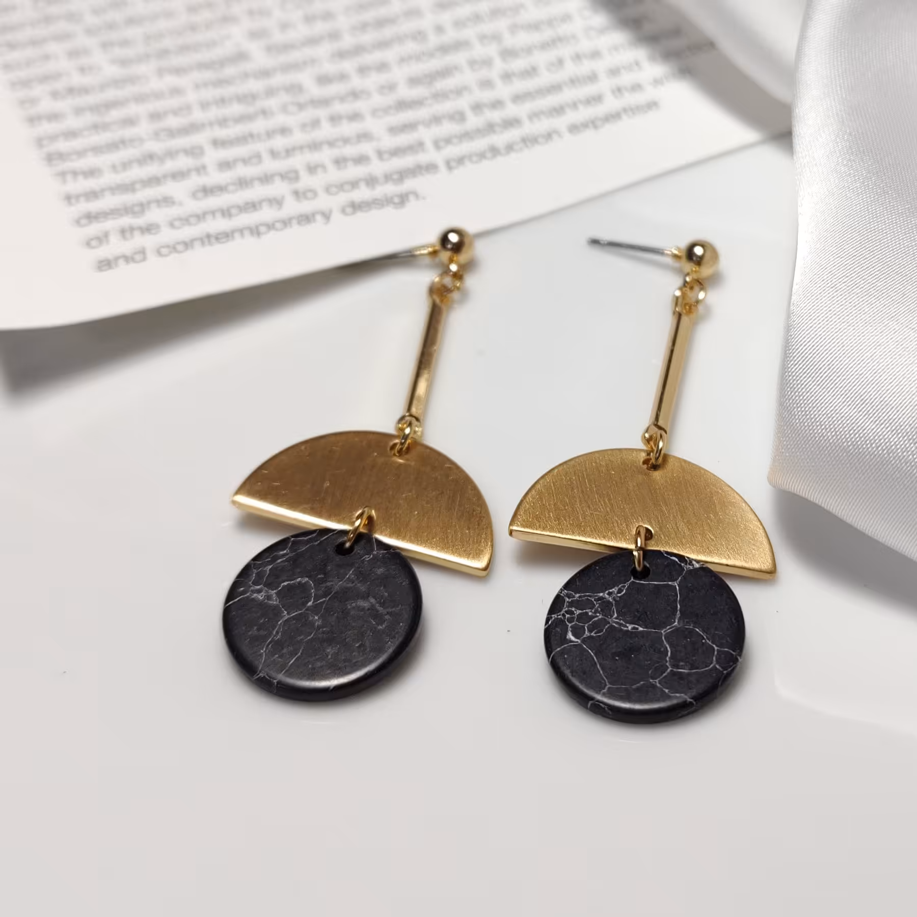 گوشواره آویز مدل مدرن  سنگ دار