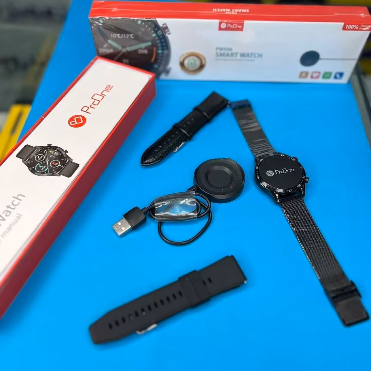 ساعت هوشمند صفحه گرد پرو وان با سه بند 