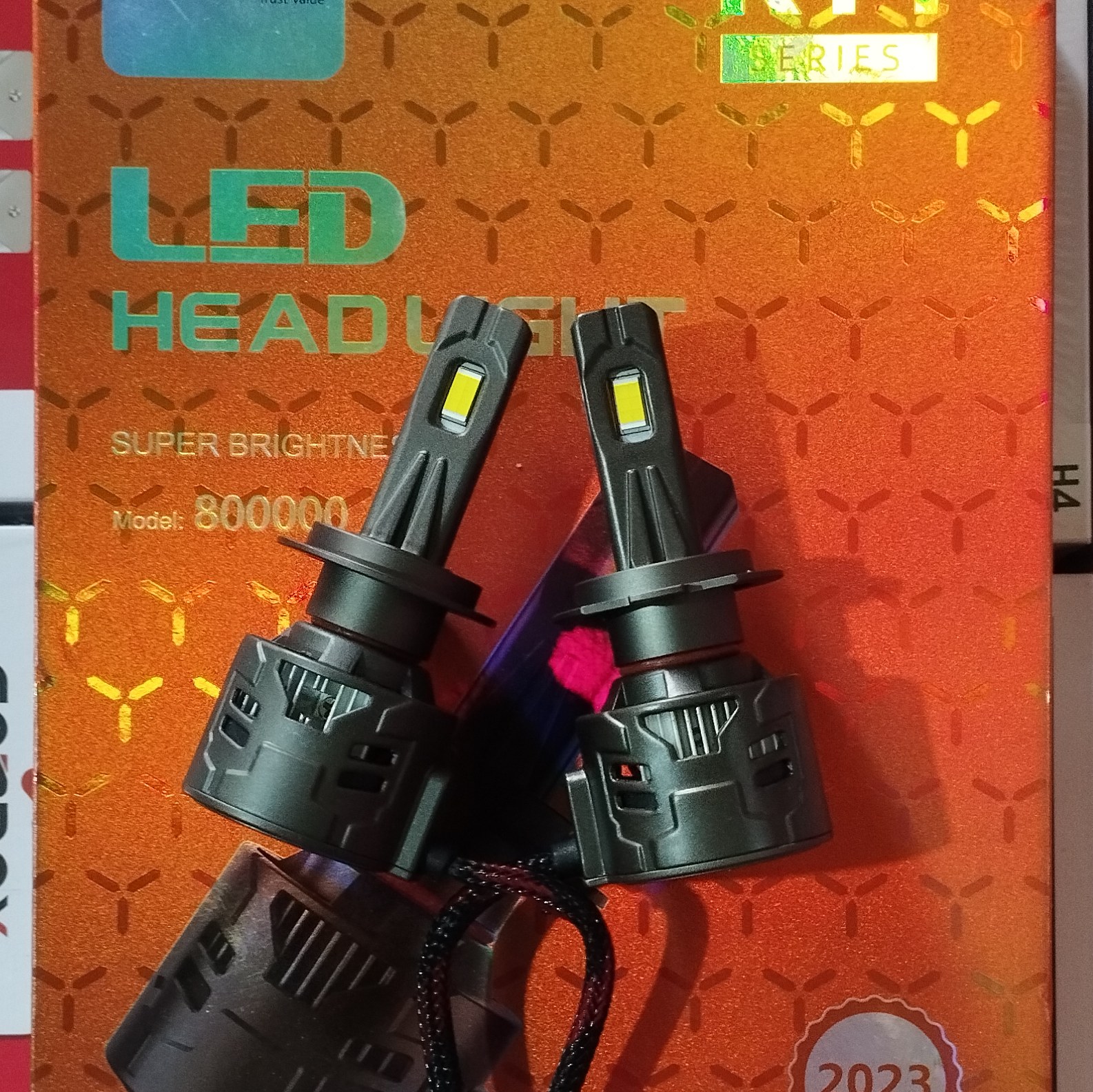هدلایت کانپکس  R11  پایه H4 با  200 وات واقعی  و گارانتی تعویض و ارسال رایگان 
