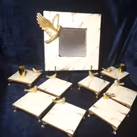 سفره هفتسین رزینی طرح سنگ کرمی و طلایی با تزئین مرغ آمین