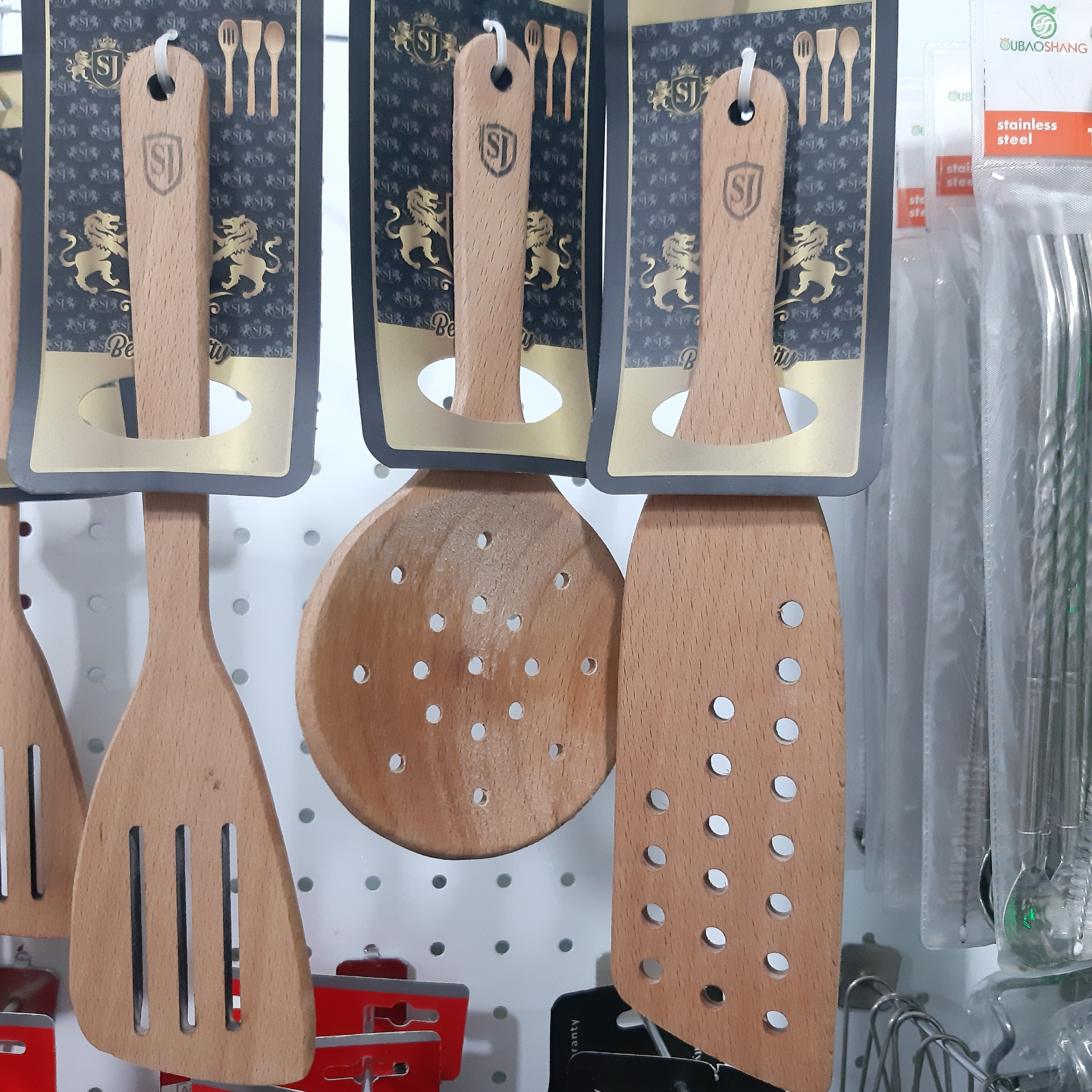 کفگیر (قاشق )چوبی وارداتی ،موجود در دونوع چوب و سه مدل ،مناسب پخت و پز