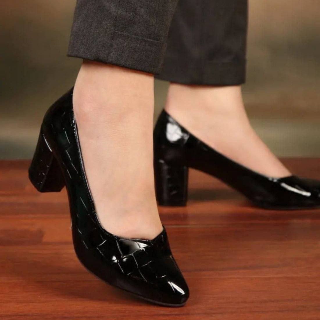 کفش مجلسی
کد322
پاخوری شیک
رویه چرم ورنی
پاشنه 5 سانتی بتا
size37 ta 41
قالب استاندارد
شارژ مجدد