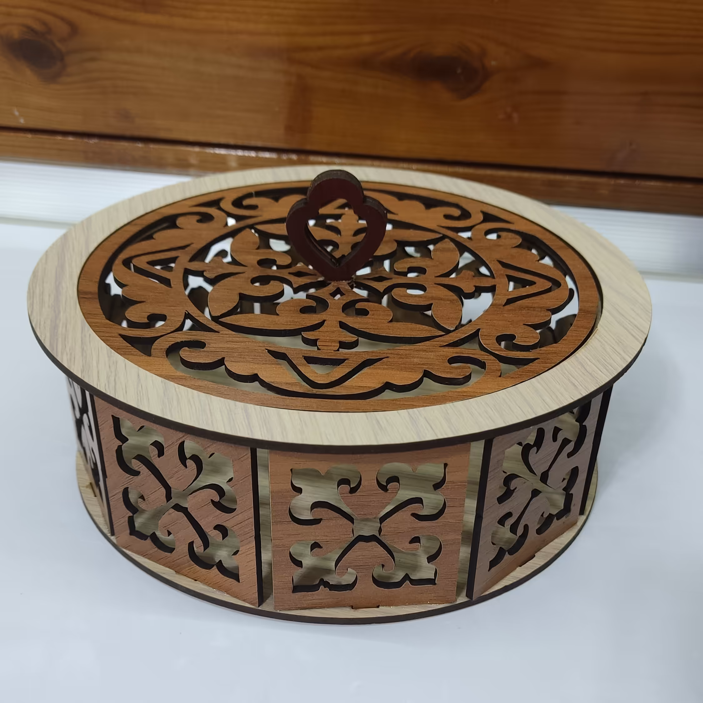 شکلات خوری ،گز خوری