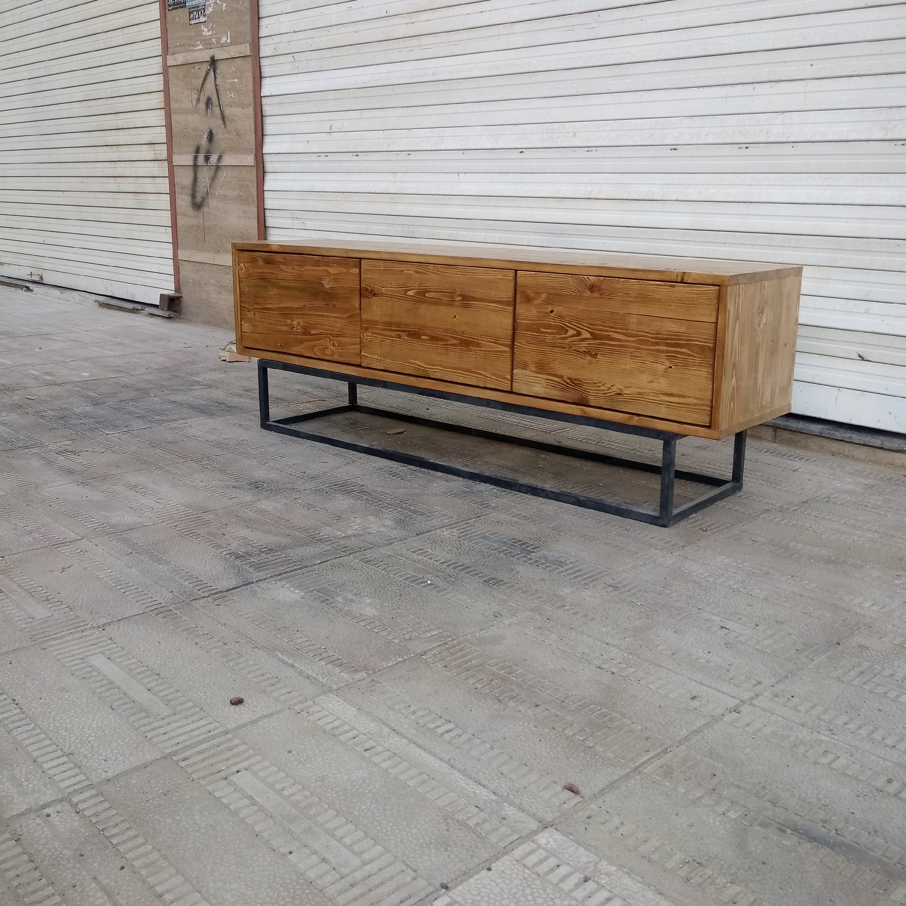 میز تلویزیون سبک روستیک چوبی فلزی