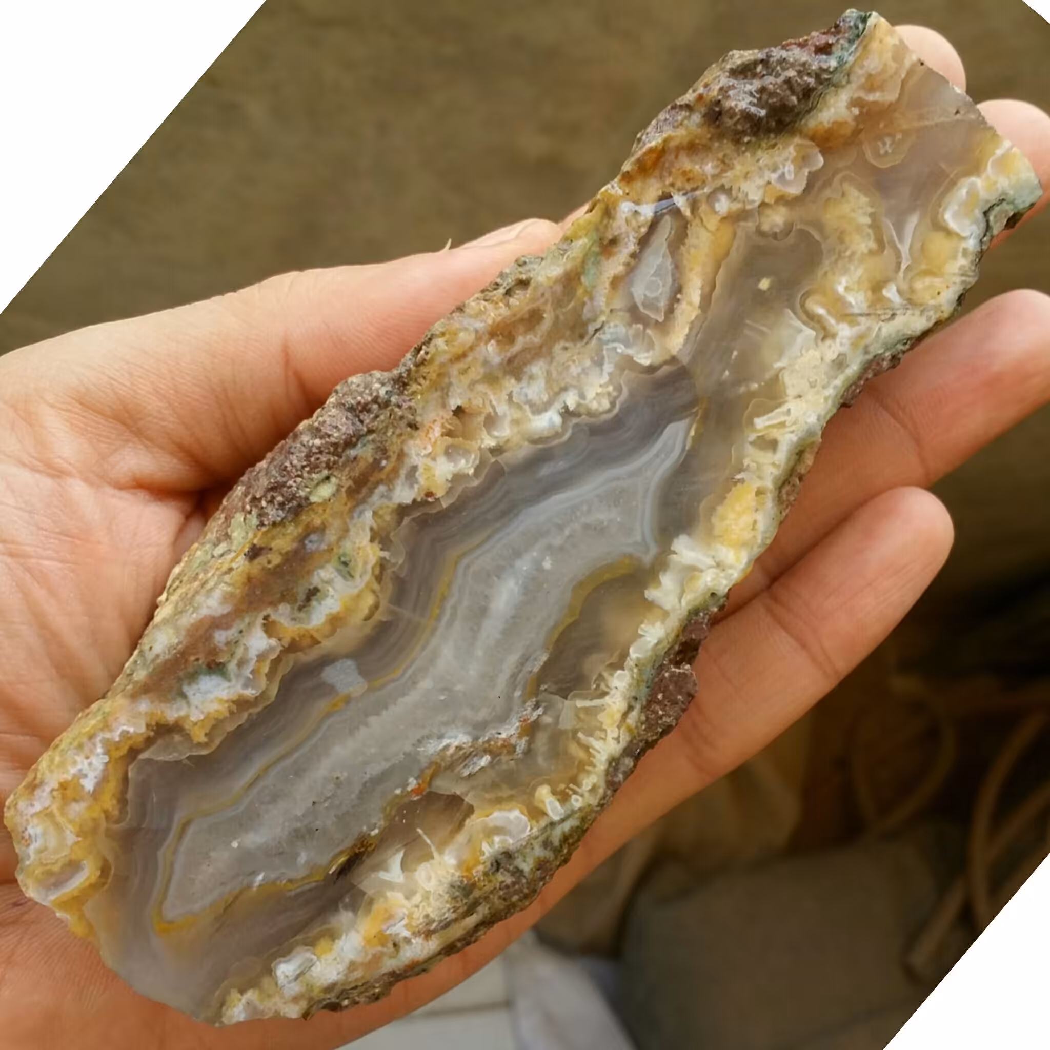 اسلایس سنگ راف غولپیکر عقیق سلیمانی 3 بعدی رنگی محشر 100 در 100 طبیعی شااهکار خلقت دیدنی
با قابلیت ساخت چندین نگین خاص