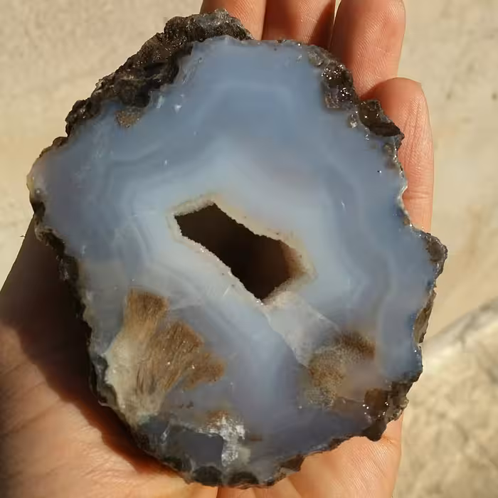 اسلایس سنگ راف غولپیکر توپی تو خالی حاشیه سلیمانی  3بعدی به همراه عقیق جارویی کشیده
بسیااااار کمیاب و خاص
فوق کلکسیونی 