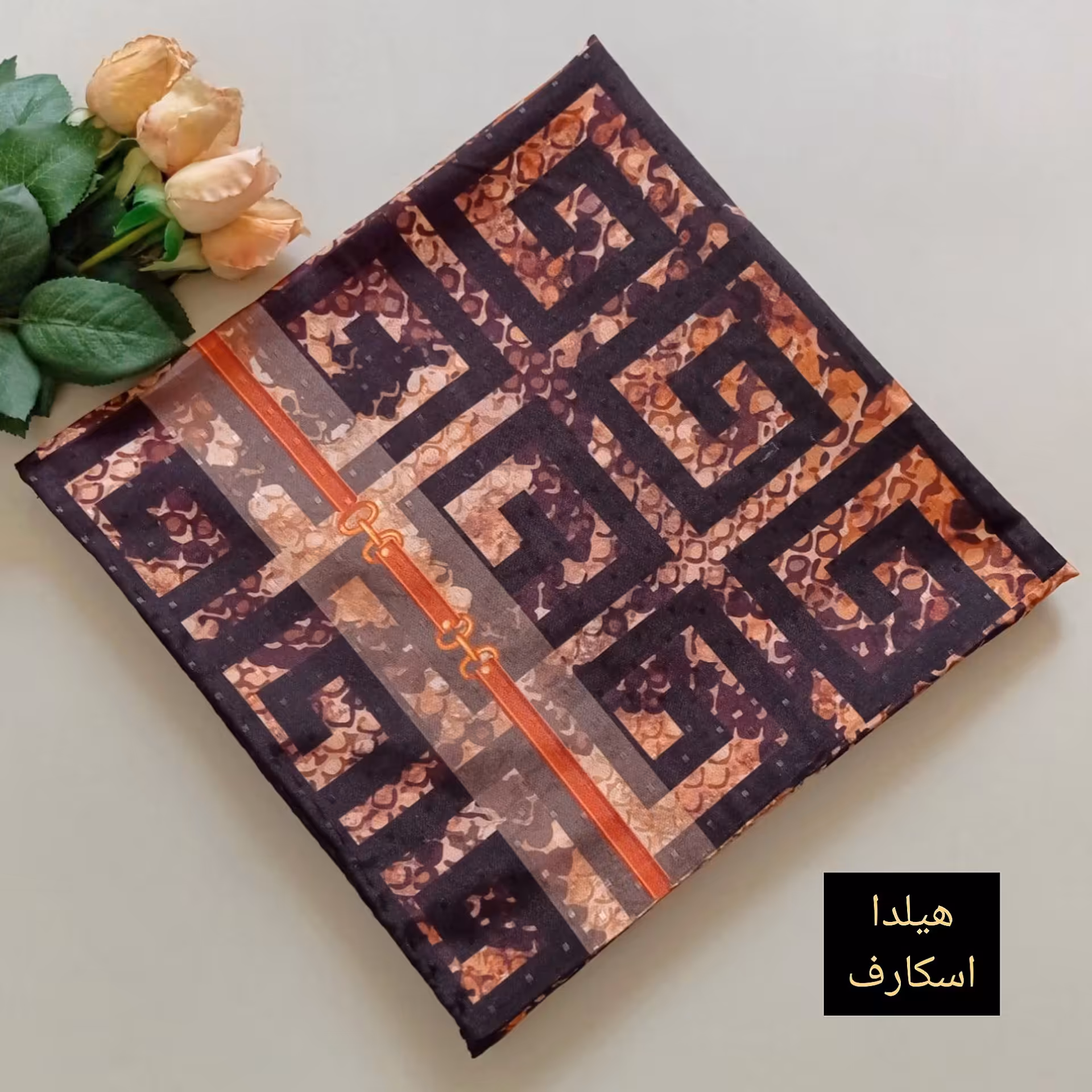 روسری نخی زمینه پوست ماری