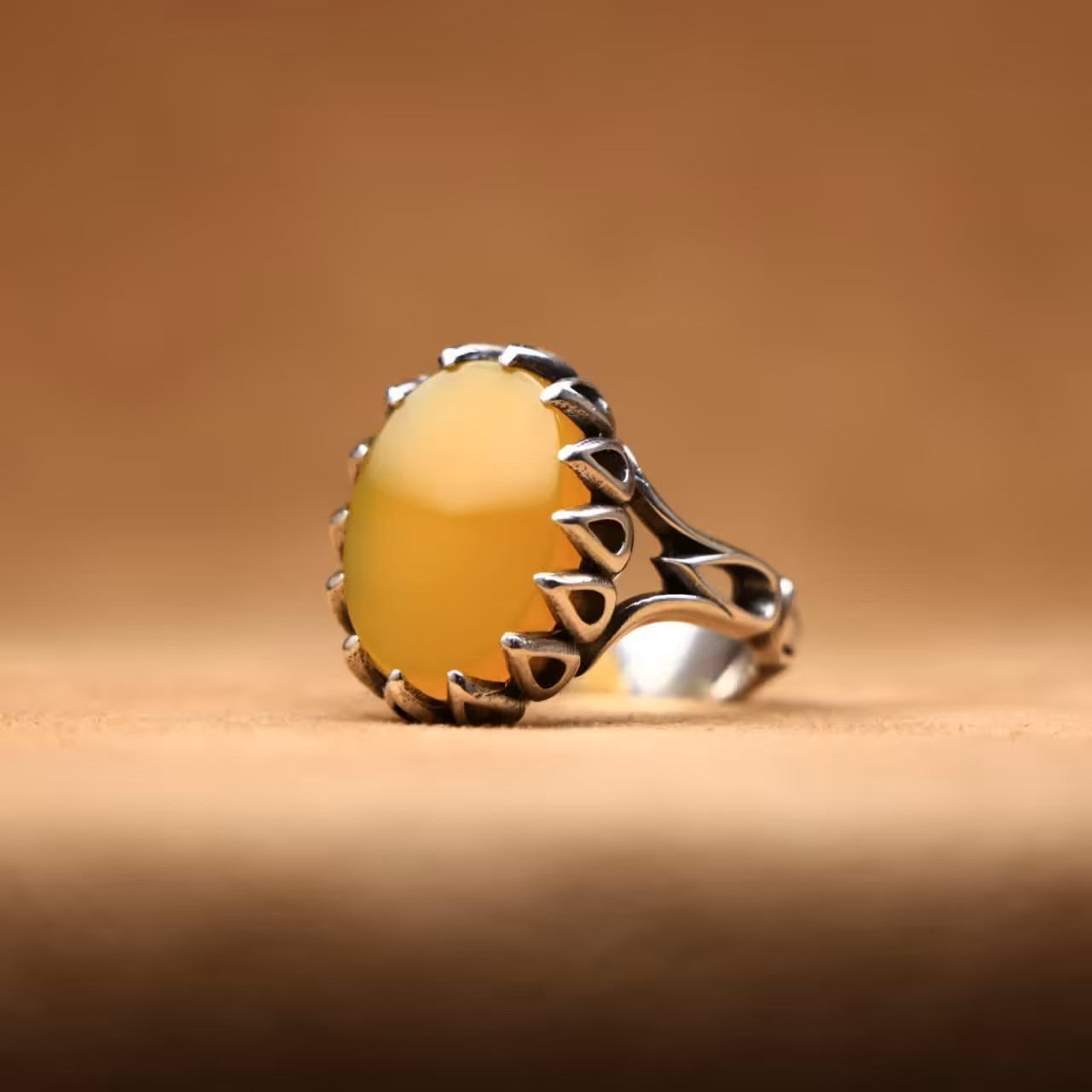 انگشتر نقره مردانه عقیق زرد شرف الشمس با (رکاب طرح اشکی 012)