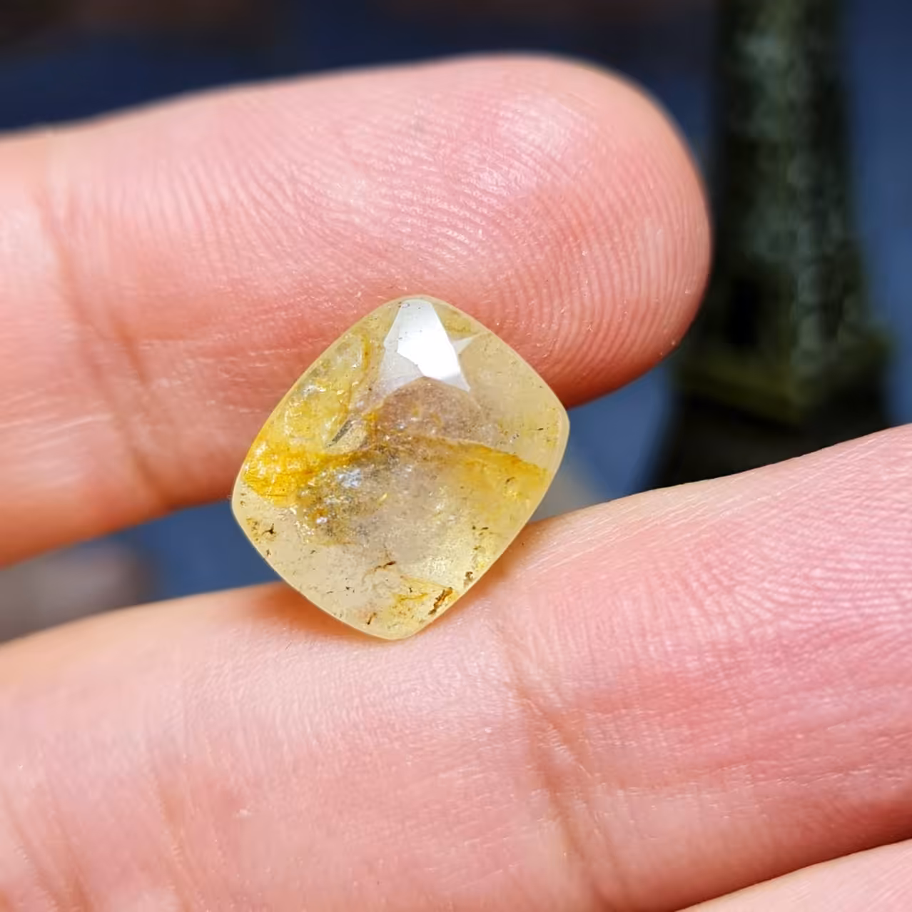 نگین فوق العاده زیبای سنگ طبیعی توپاز طلایی اصل معدنی با وزن 10قیراط 
کد  25213