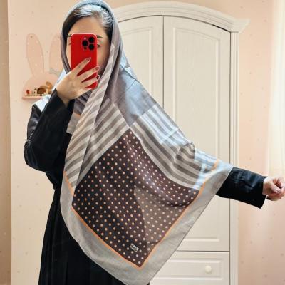 روسری طوسی نخی