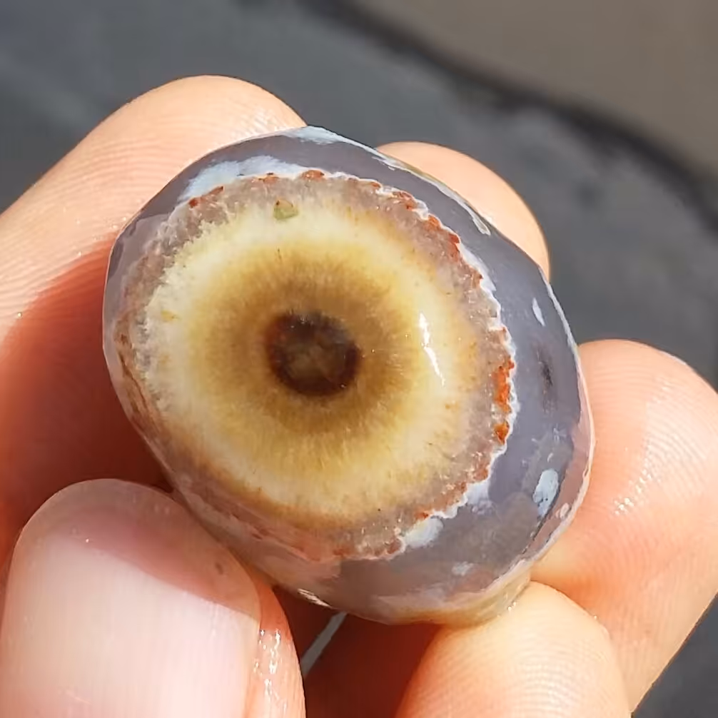 سنگ راف خام عقیق باباقوری تک چشم مژه ای موکول دار رحمانی بسیار قوی درشت برش نخورده 100 در 100 طبیعی شاهکار خلقت کد 10919