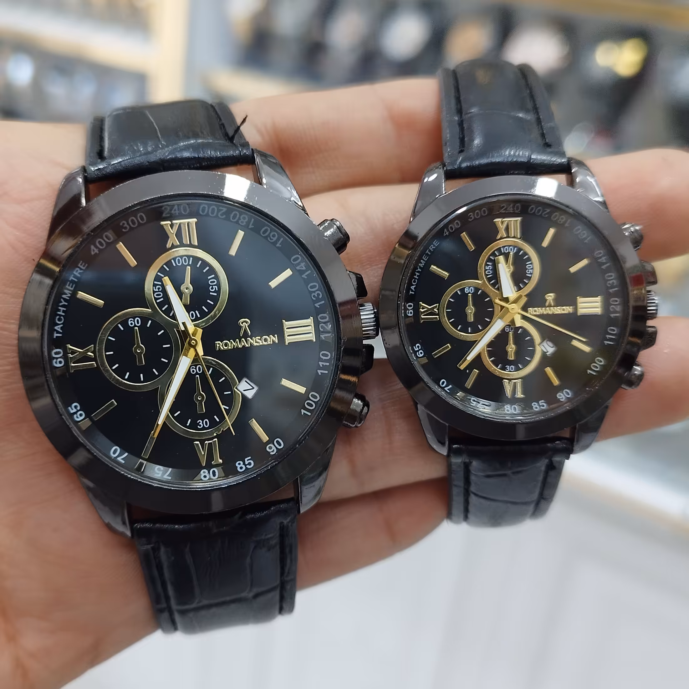 ساعت رومانسون ست زنانه و مردانه تقویم دار رنگ ثابت بندچرم سگکی ضدآب درحددست شستن طرح 3موتور ارسال رایگان با جعبه رایگان 