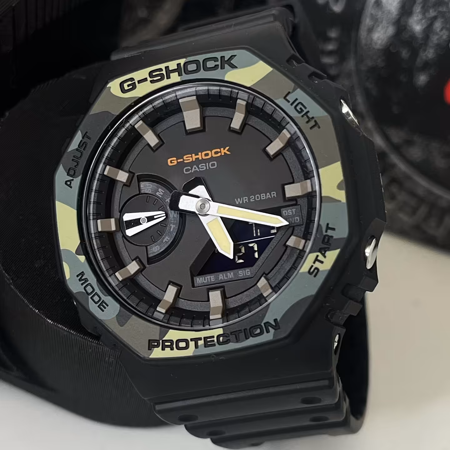 ساعت کاسیو جی شاک مدل GA-2100SU-1AER تمام فول(جیشاک GShock) تنظیم اتوماتیک با پایتخت کشورها ، اتولایت اتوماتیک