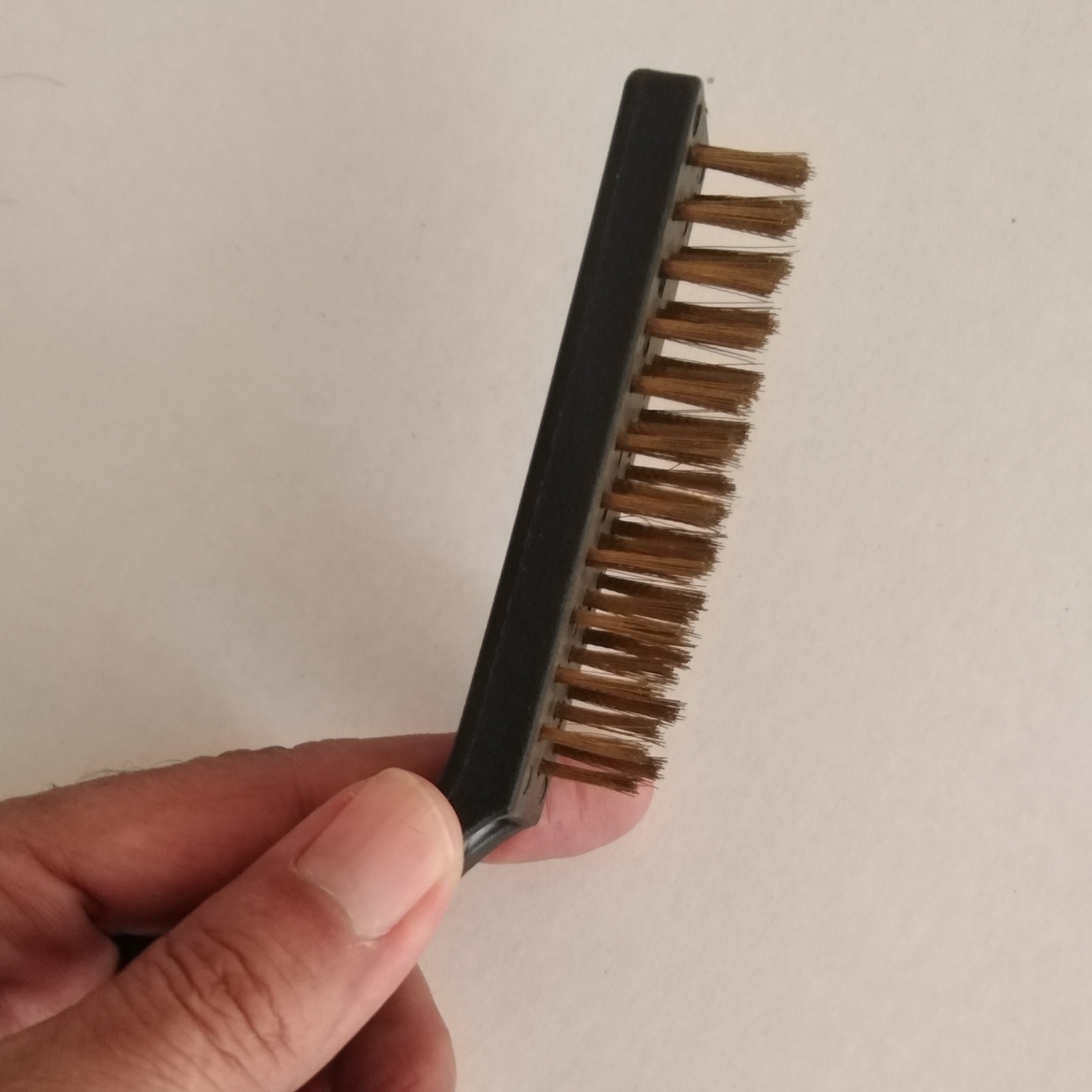 فرچه سیمی  طول 21 سانتی متر  طول برس سیمی 9 سانتی متر  وزن 40 گرم