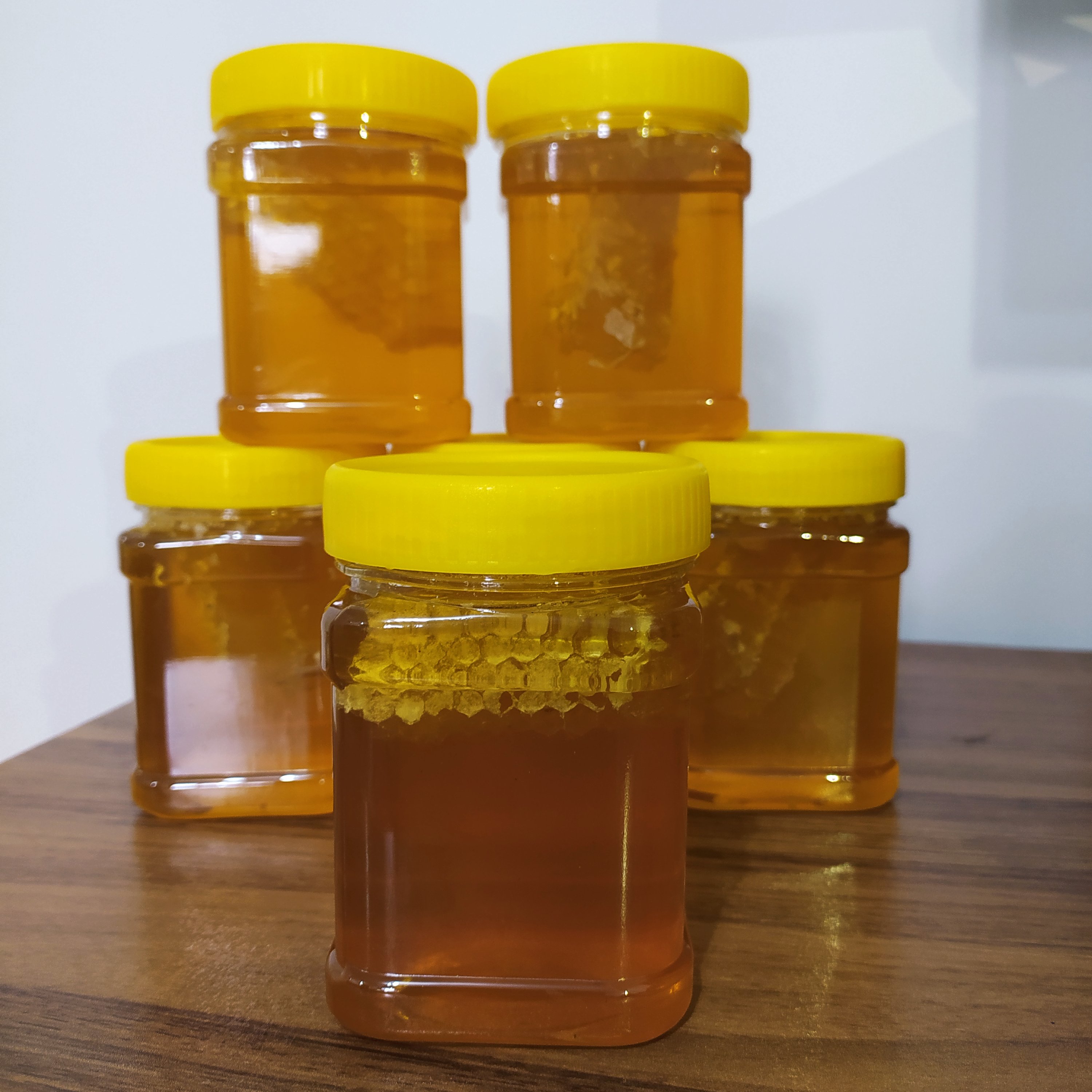 عسل موم طبیعی دامنه های سبلان (بسته بندی نیم کیلویی)