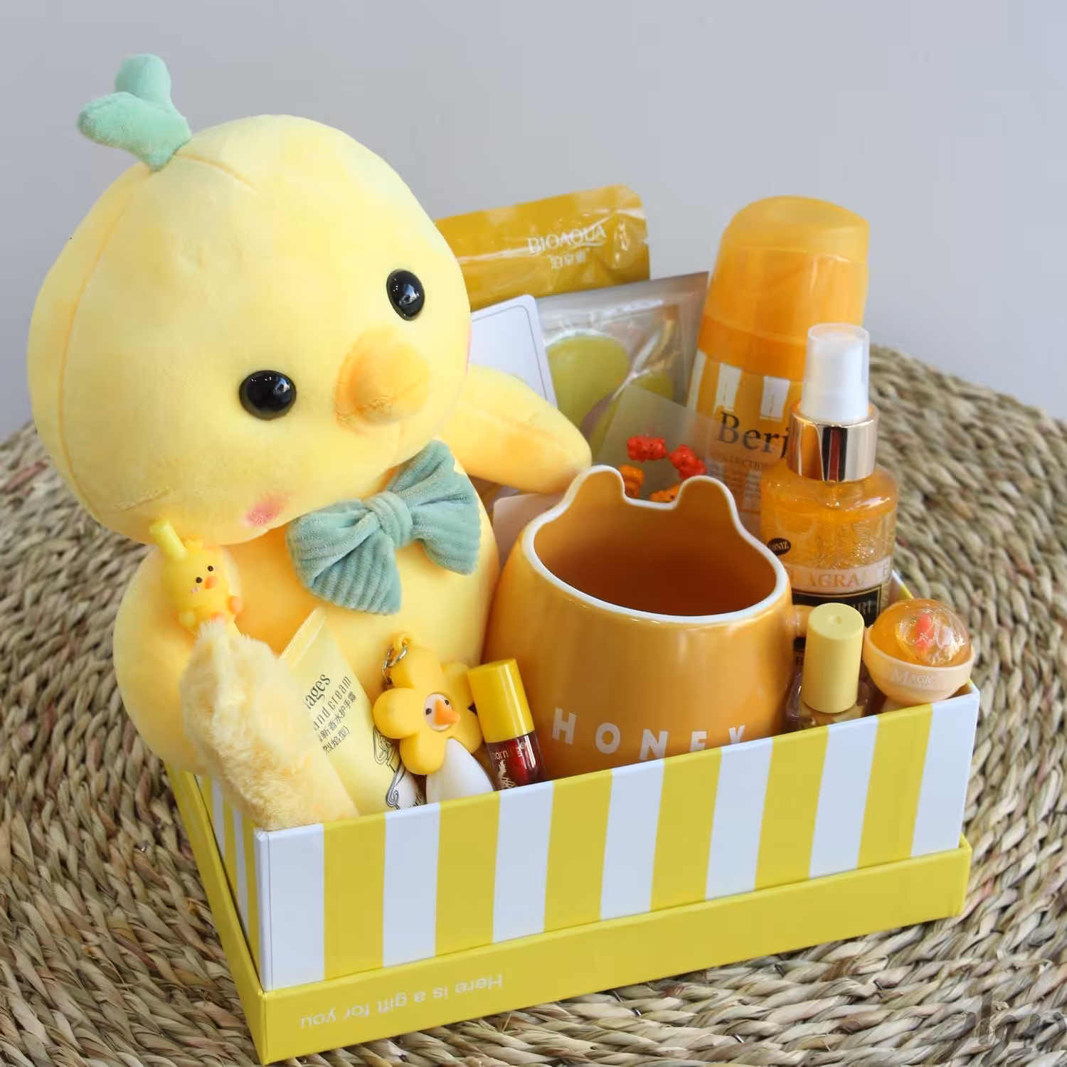 باکس هدیه بسیاار جذاب با توجه به بودجه و سلیقه شما حتی کمترین بودجه شما 