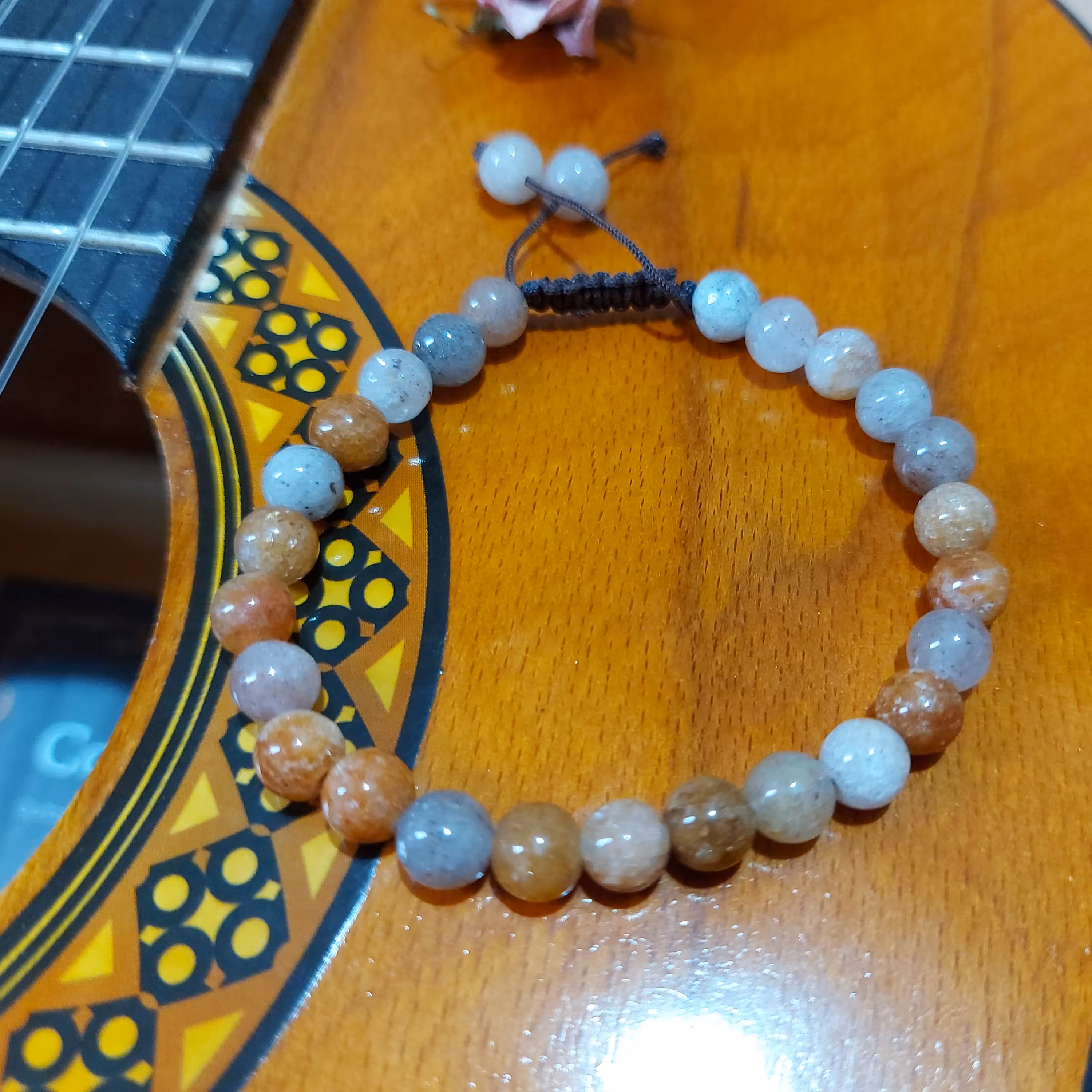 دستبند سنگی طیف قهوه ای