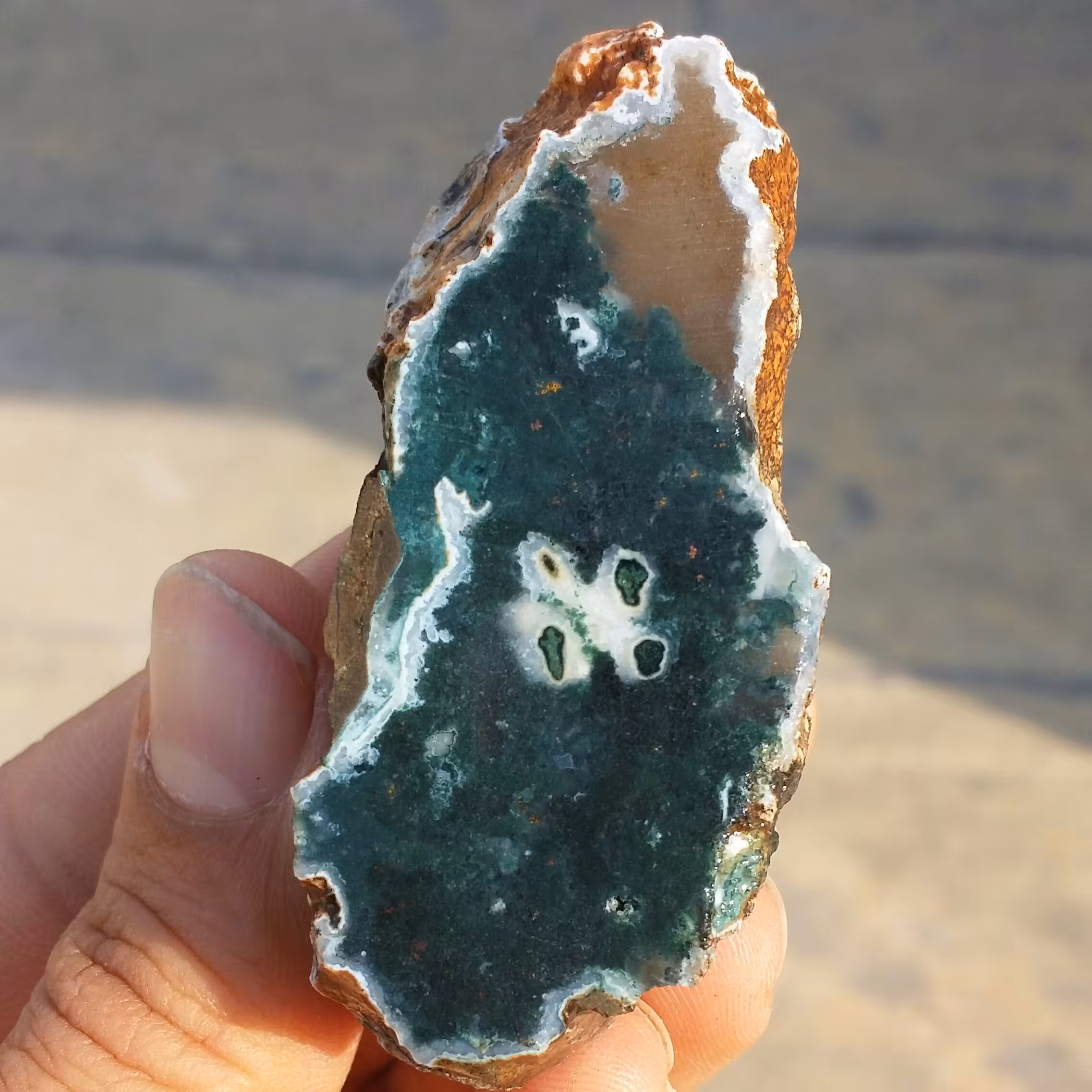 اسلایس سنگ راف عقیق منظره سبز و عسلی بسیار دیدنی شاهکار خلقت کاملا طبیعی
با قابلیت ساخت چند نگین محشر
 کد 8845