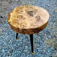 عسلی ساخته شده از جوش کمیاب و خاص گردو ، ترک ها با رزین پر شده ، طیف رنگی عالی ، پایه مخروطی رنگ کوره مشکی مات 