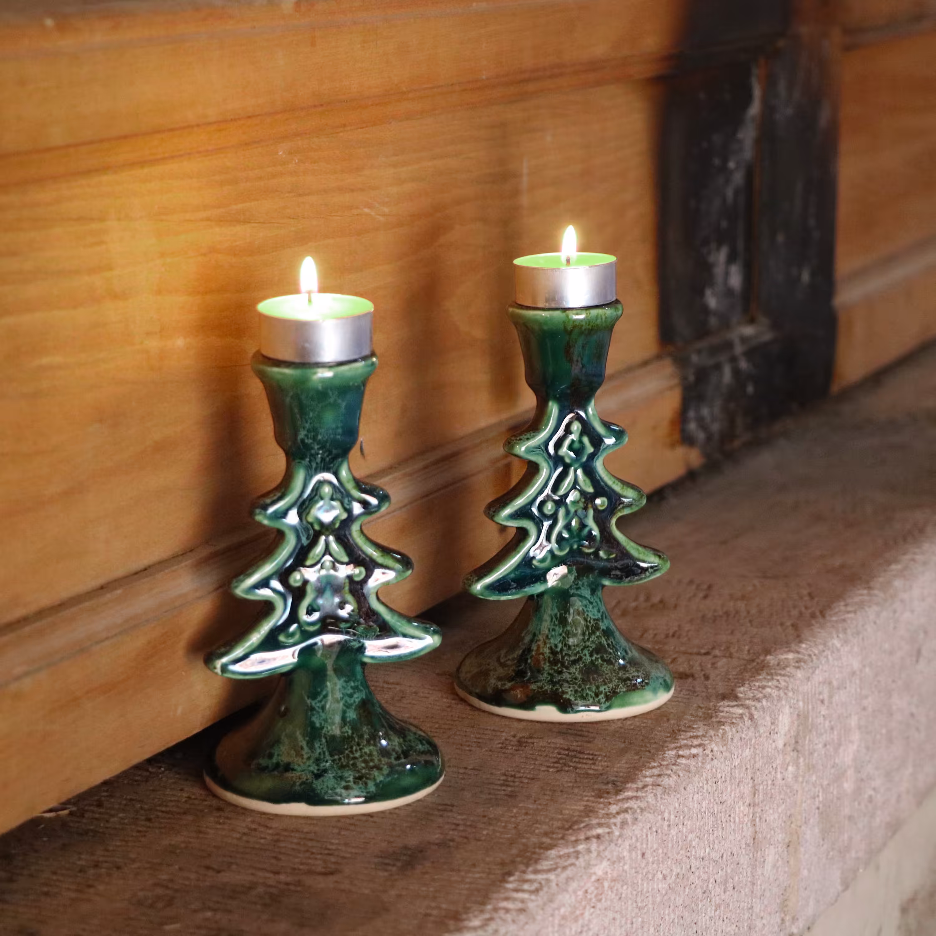 یک جفت جاشمعی کاج  سفالی با لعاب قلیایی 