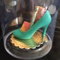 کفش شکلاتی سیندرلا - طعم نعنائی - به همراه بیسکولات - پرداخت هزینه ارسال در مقصد