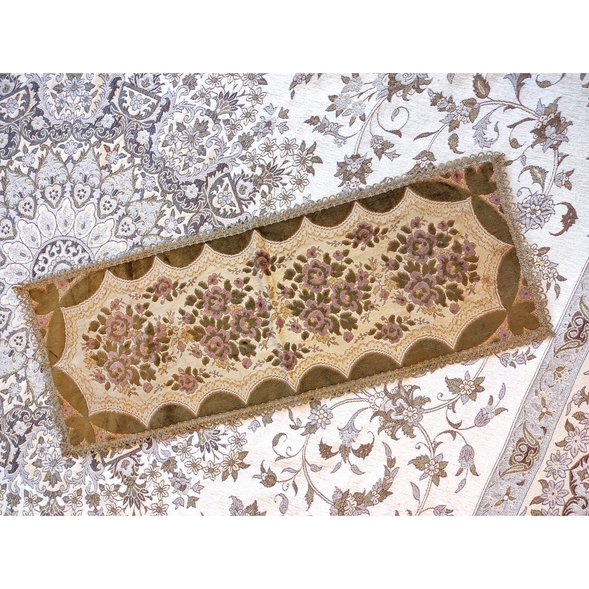 رانر و رومیزی مخمل بلژیکی سبز لجنی تیره