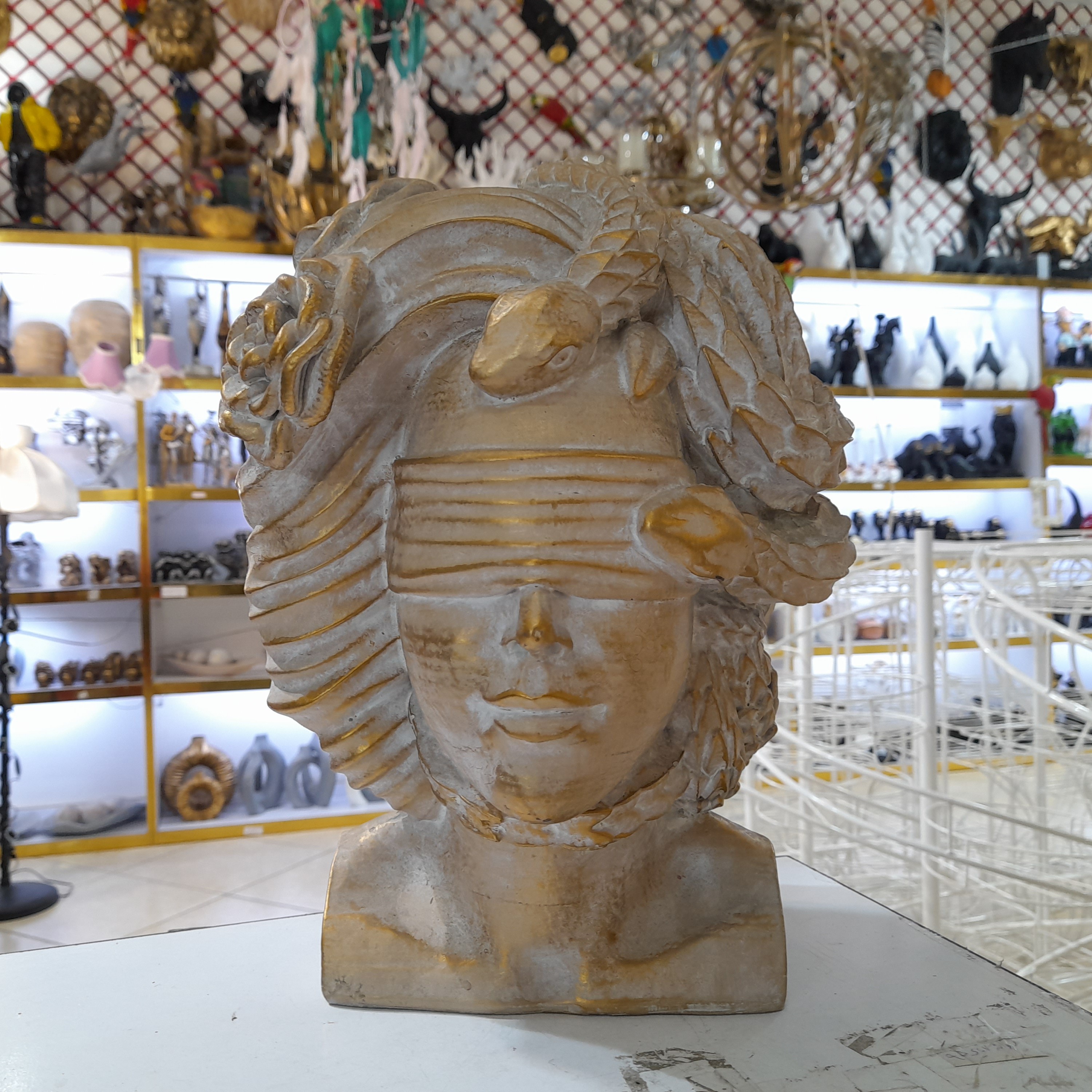 مجسمه پلی استر طرح رخ مدرن مجسمه فروهر پلی استری مجسمه پتینه ای با کیفیت عالی