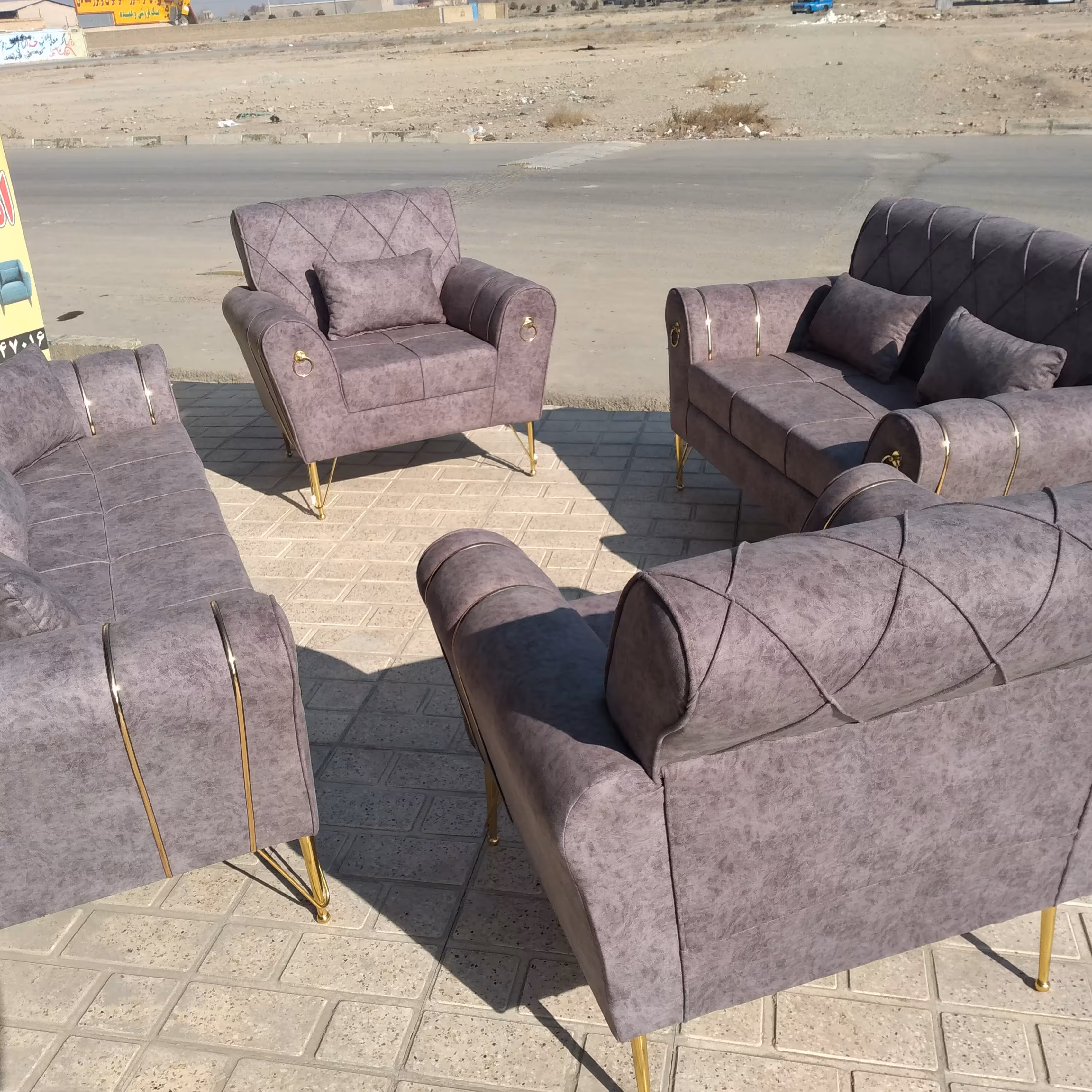 مبل مدل اسکارلت هزینه ارسال ب عهده مشتری میباشد