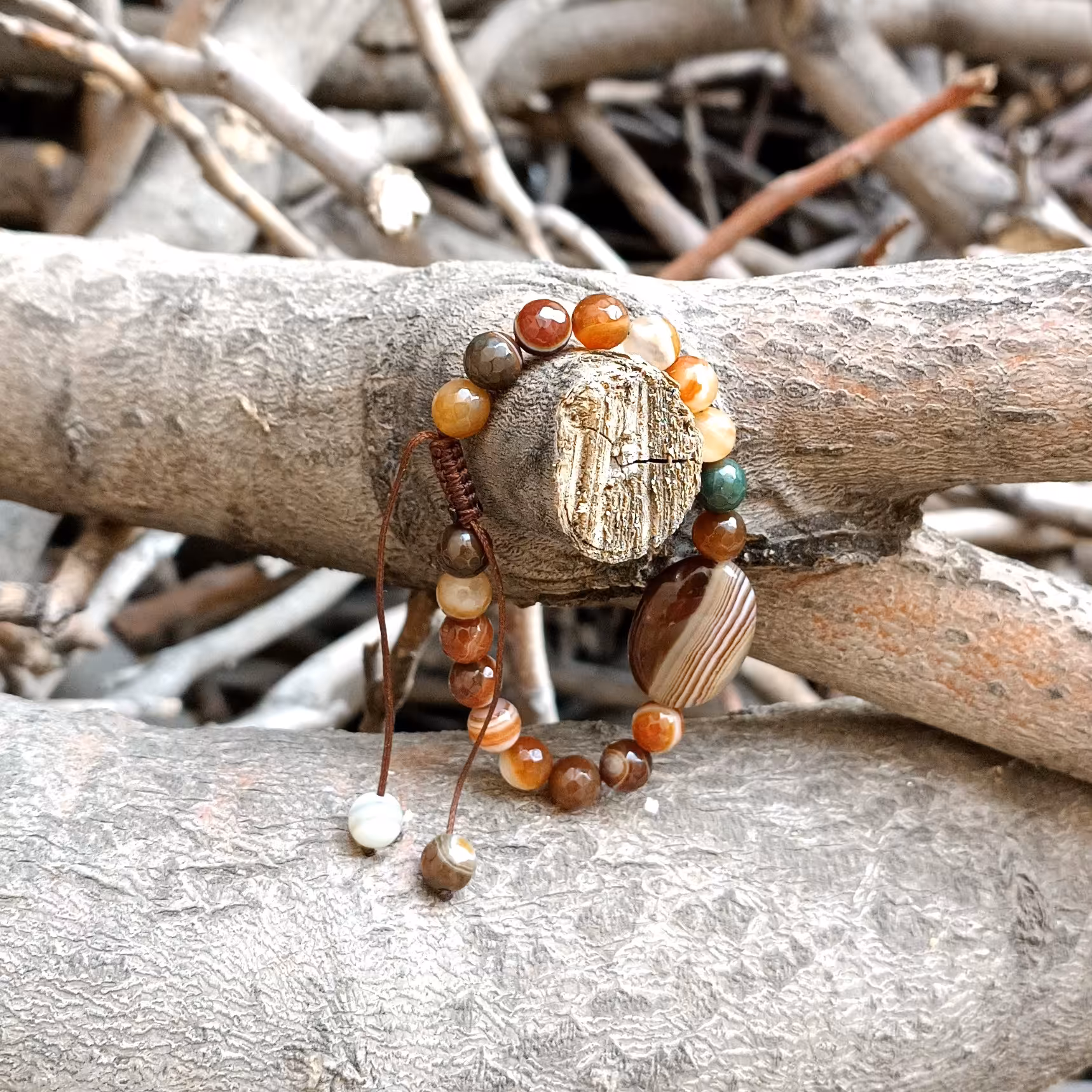  دستبند سنگ عقیق قهوه ای با کیفیت درجه یک و گره کشویی قابل تنظیم