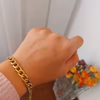 دستبند کارتیر تخت استیل  کاملا رنگ ثابت و ضد حساسیت رنگ طلایی ضخیم زنانه و مردانه