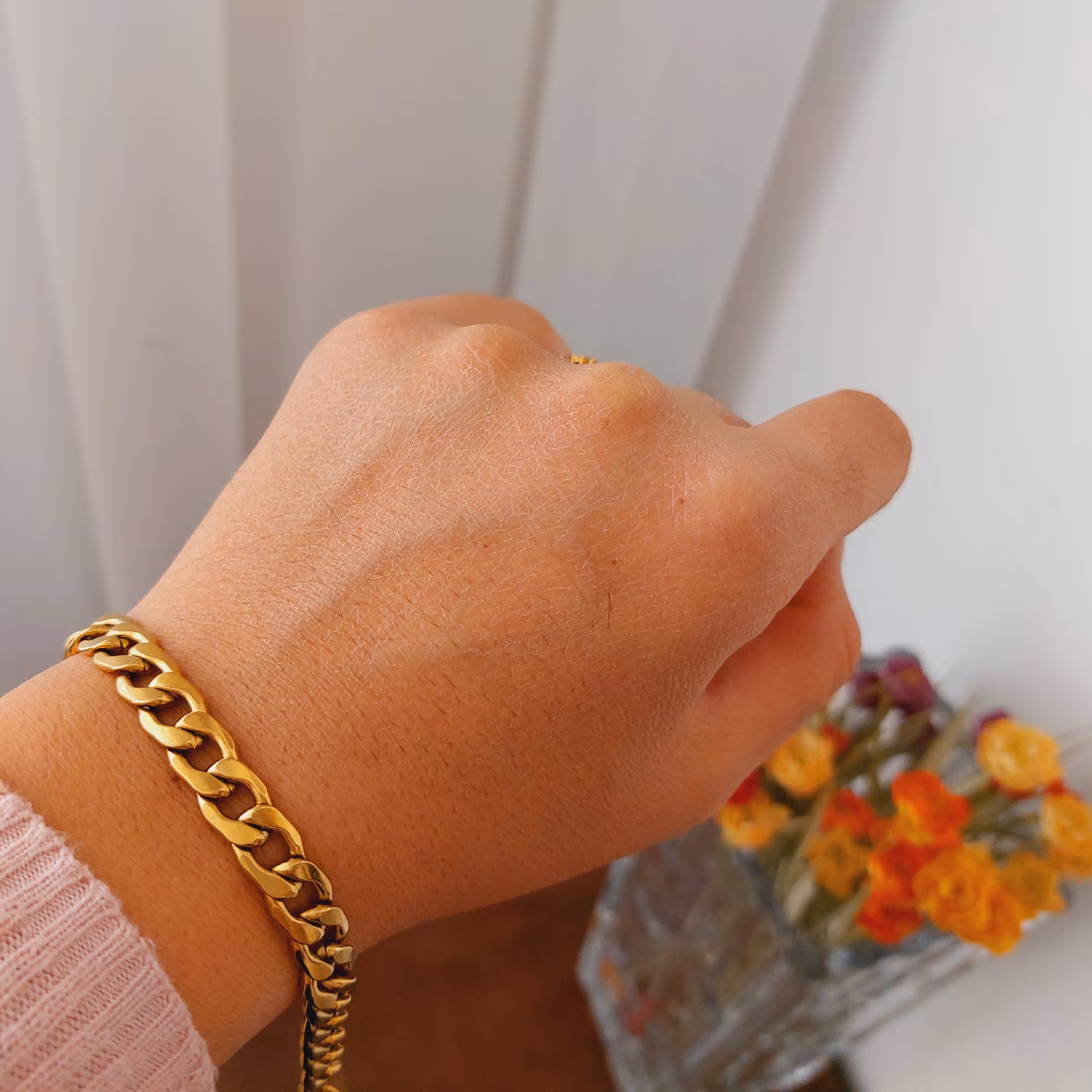 دستبند کارتیر تخت استیل  کاملا رنگ ثابت و ضد حساسیت رنگ طلایی ضخیم زنانه و مردانه