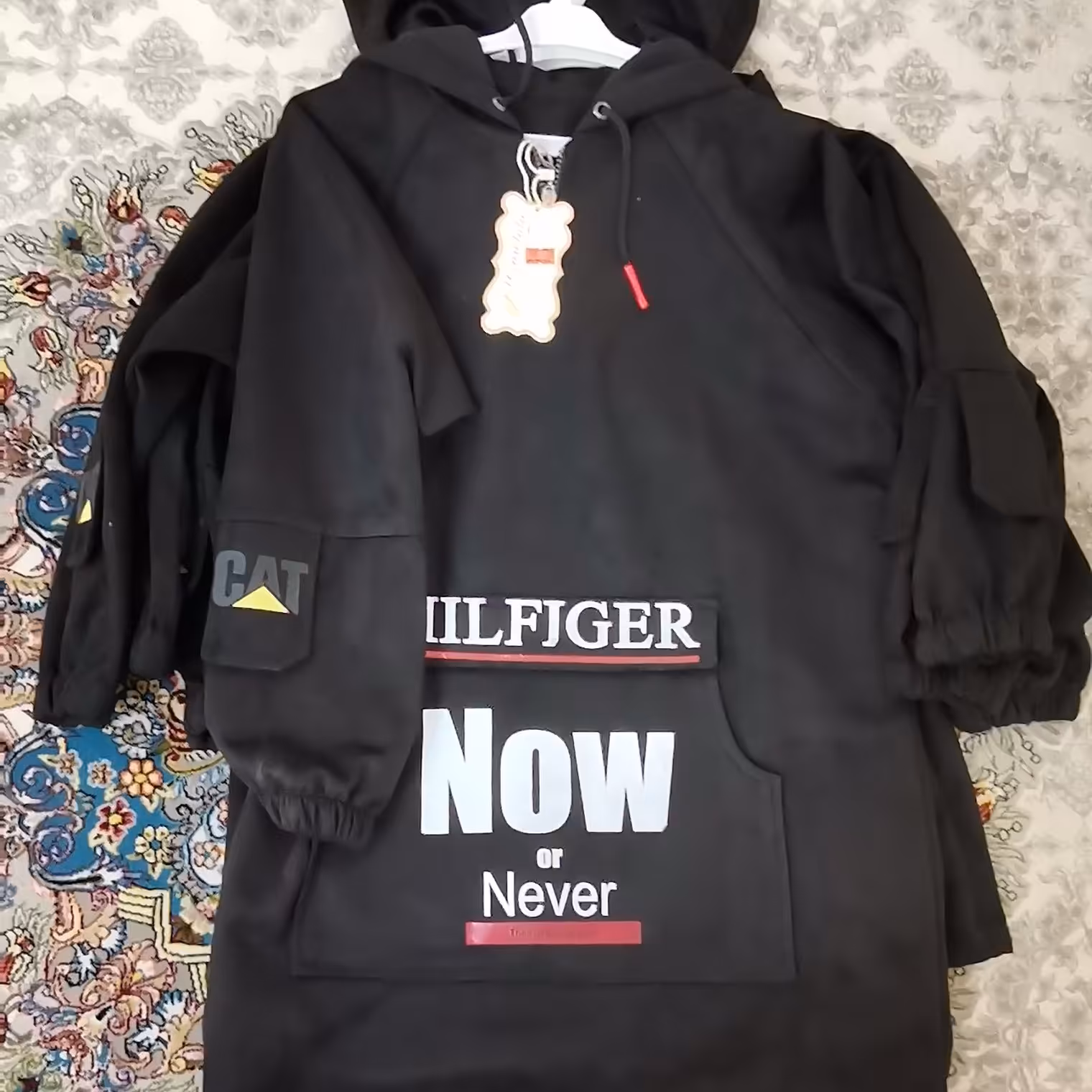 هودی دخترانه سوئیت. سایز34_36_38_40.رنگبندی داره. جنس مخمل کوبیده