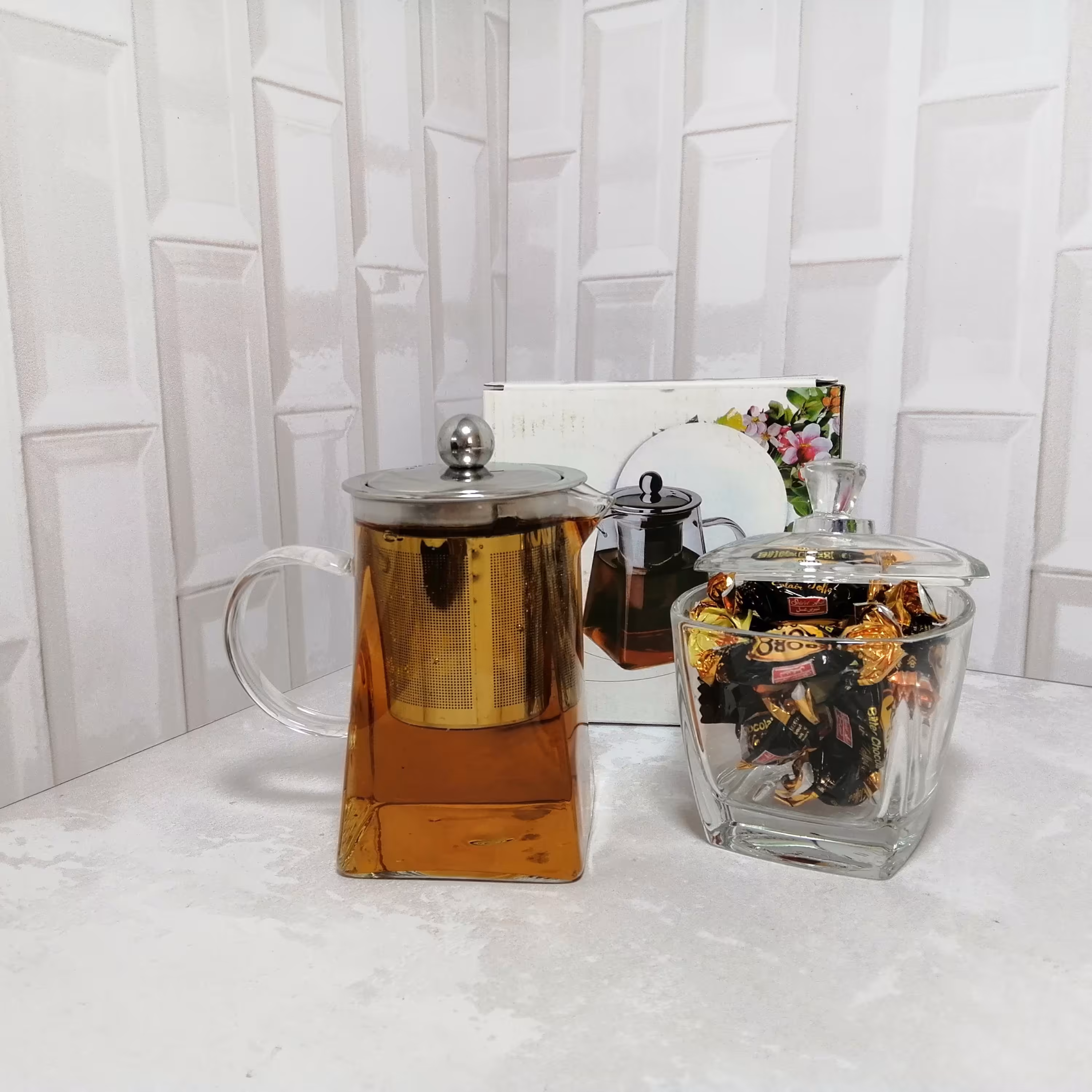 قوری پیرکس مربع 450سی سی دارای جعبه کادوئی تهیه شده از بهترین مواد پذیرایی 