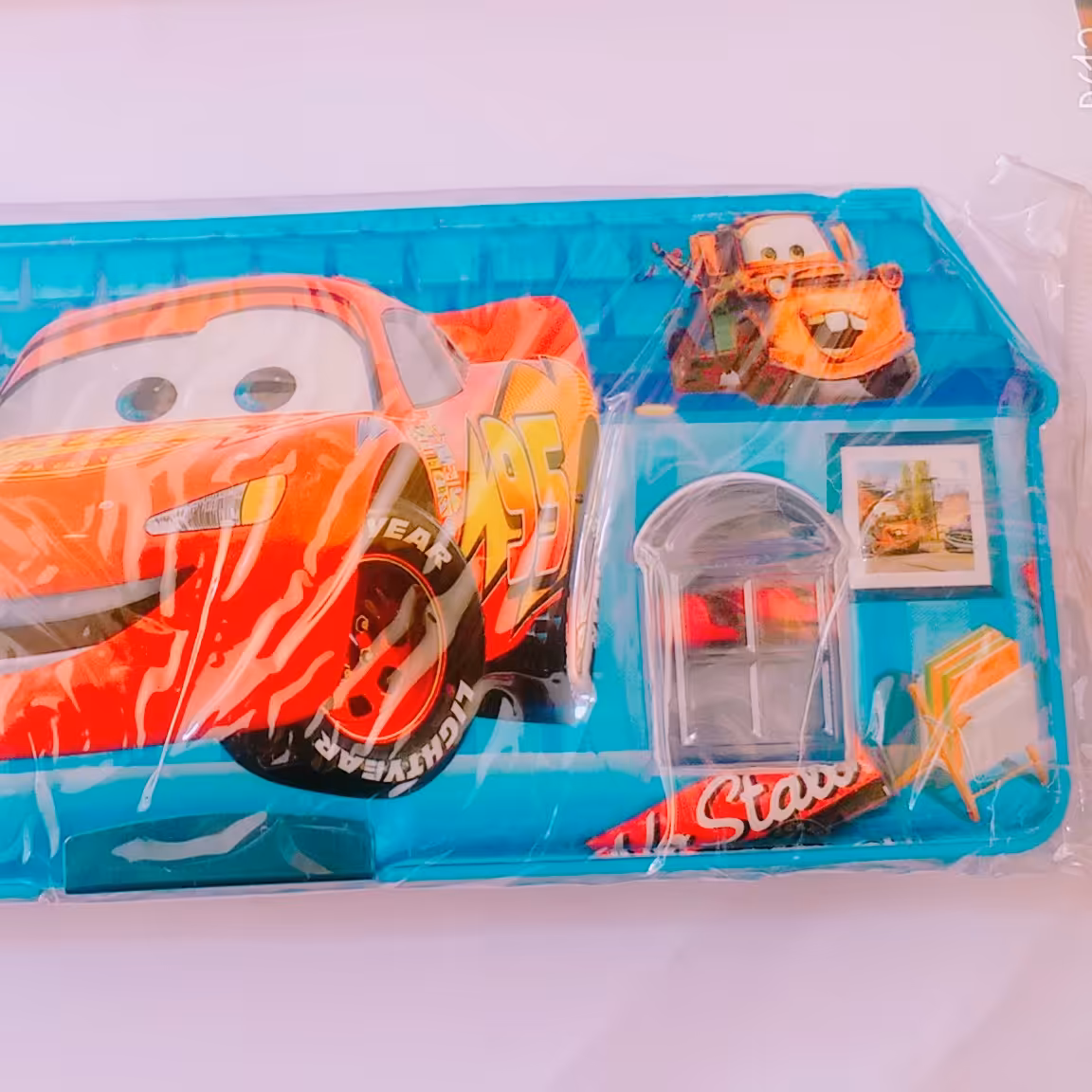 جامدادی بدنه فلزی با ست مداد و تراش و پاکن مک کویین