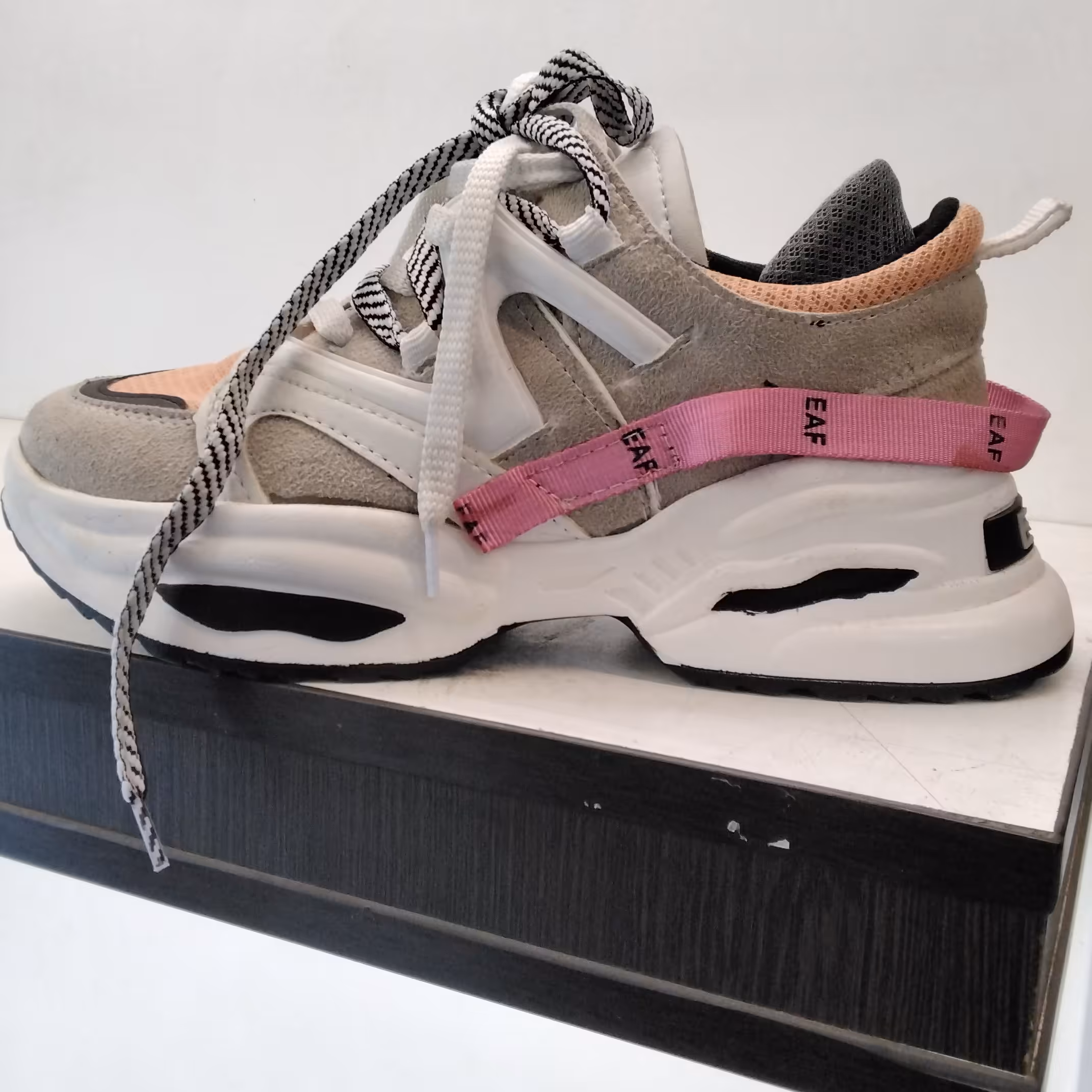 حراج 70٪ کفش اسپرت زنانه_ مردانه