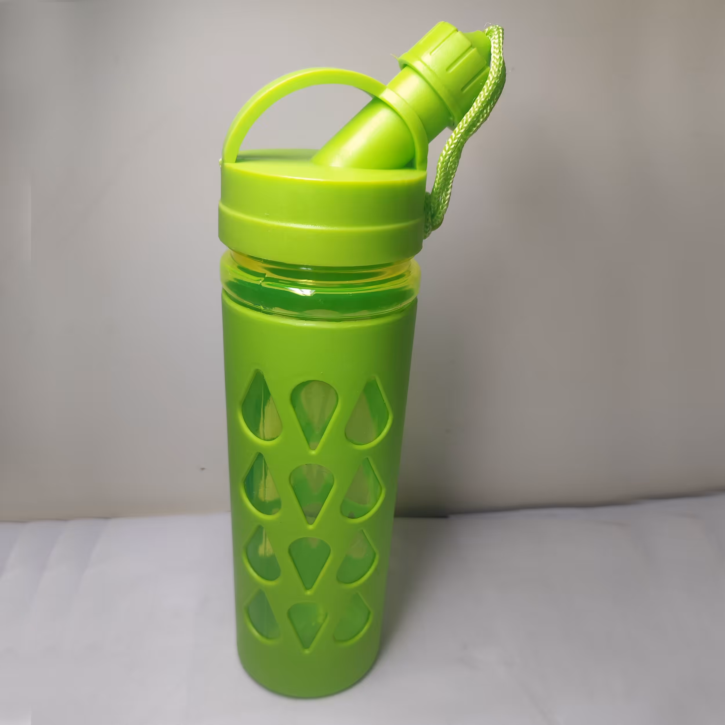 قمقمه مدل دراپ گنجایش 0.75 لیتر سبز