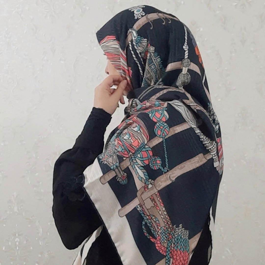 2_روسری نخی مجلسی ،دوردست دوز ،قواره : 140،ایستایی خیلی خوبی داره،مناسب 4 فصل